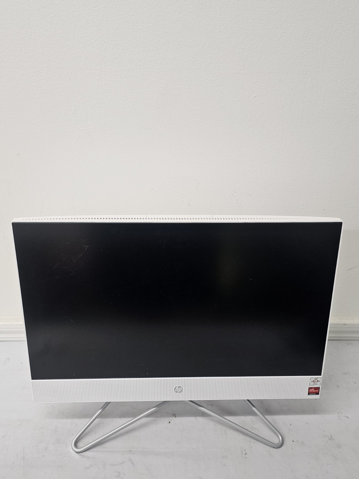 HP 22-dd0016 All-In-One – AMD Athlon Silver 3050u – 4GB RAM – 1TB HDD – Win 11