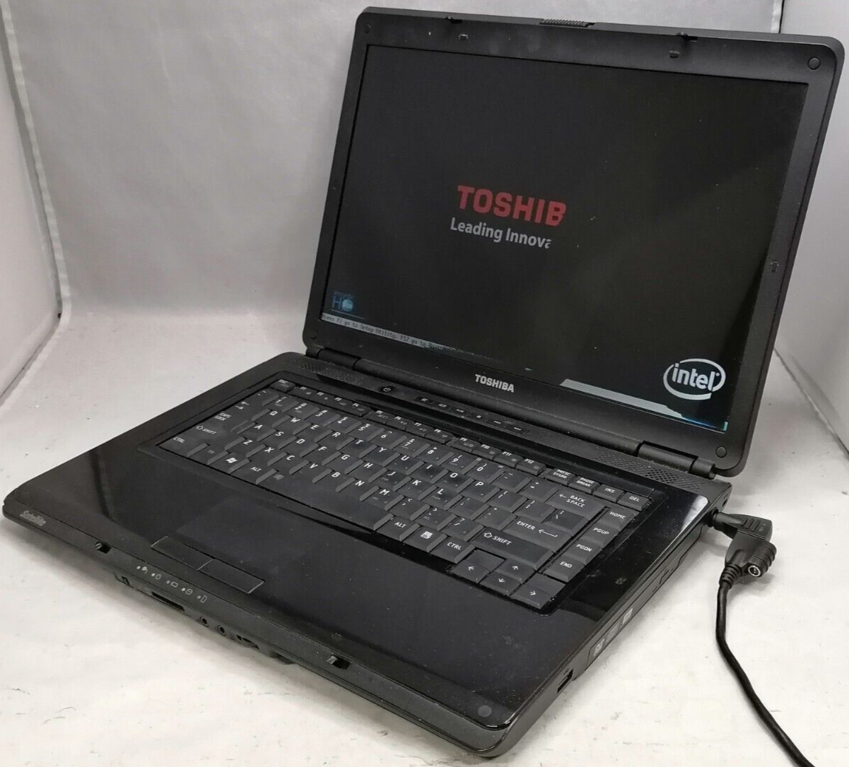 FOR PARTS 15.4″ Toshiba Satellite L305-S5902 (Dual-Core T3200/2 GB RAM/NO HDD)