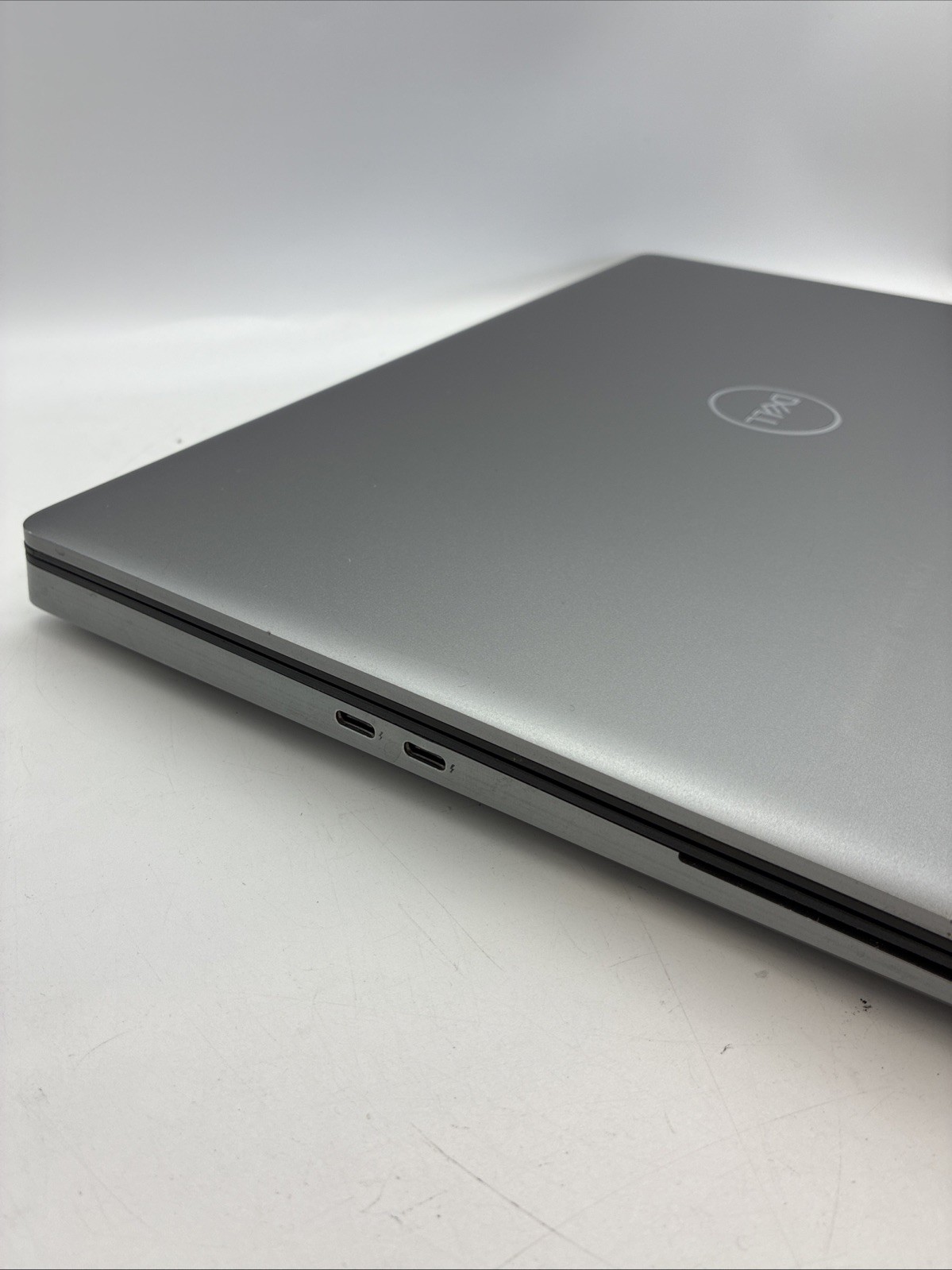 Dell Precision 7550 NVIDIA Quadro RTX 3000 2.4GHz Intel Core i9-10 32GB 512 (L2)