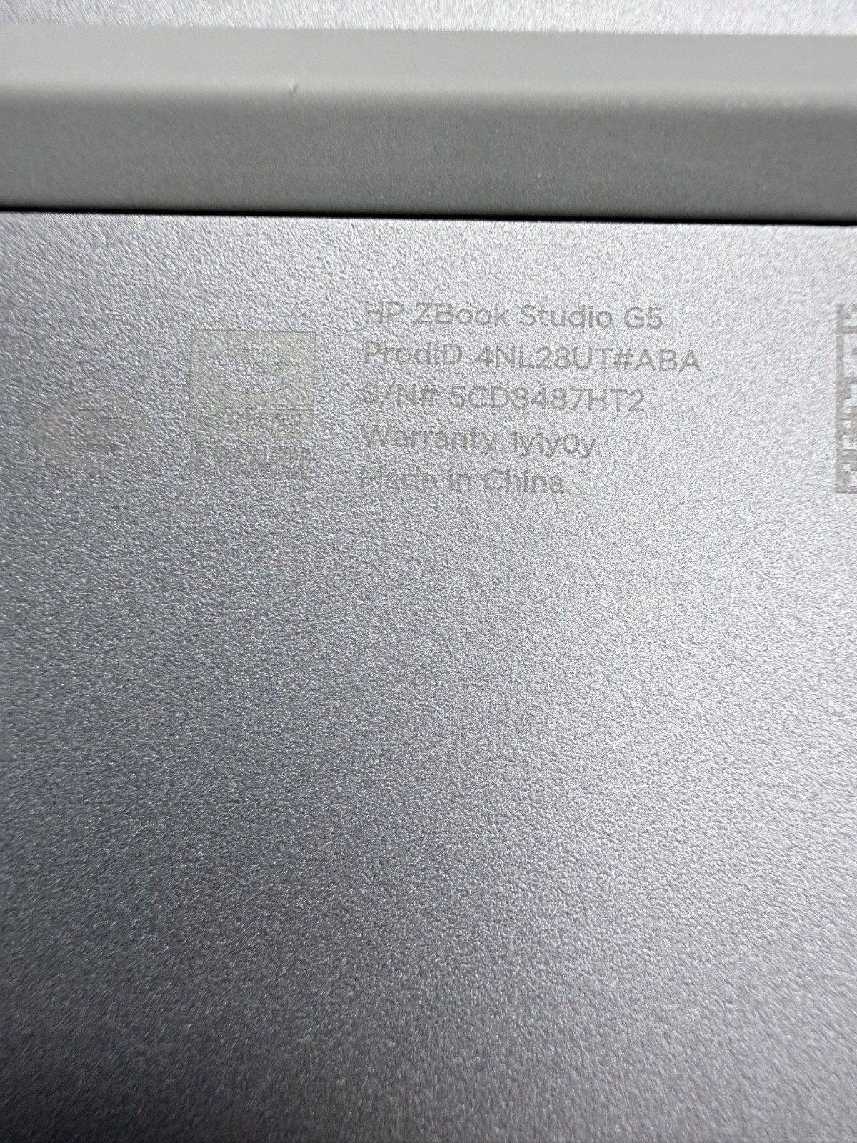 HP ZBook Studio G5 | i7-8850H | 24GB DDR4 | P1000 | 15.6″ l 256 GB SSD