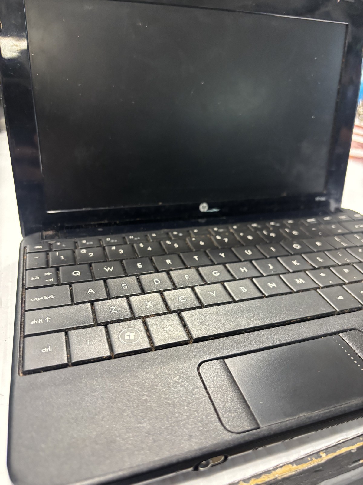 HP Mini 110-11 Model HSTNN-170c 10.1 Inch 160GB HDD 1GB RAM Windows XP w/ Cord