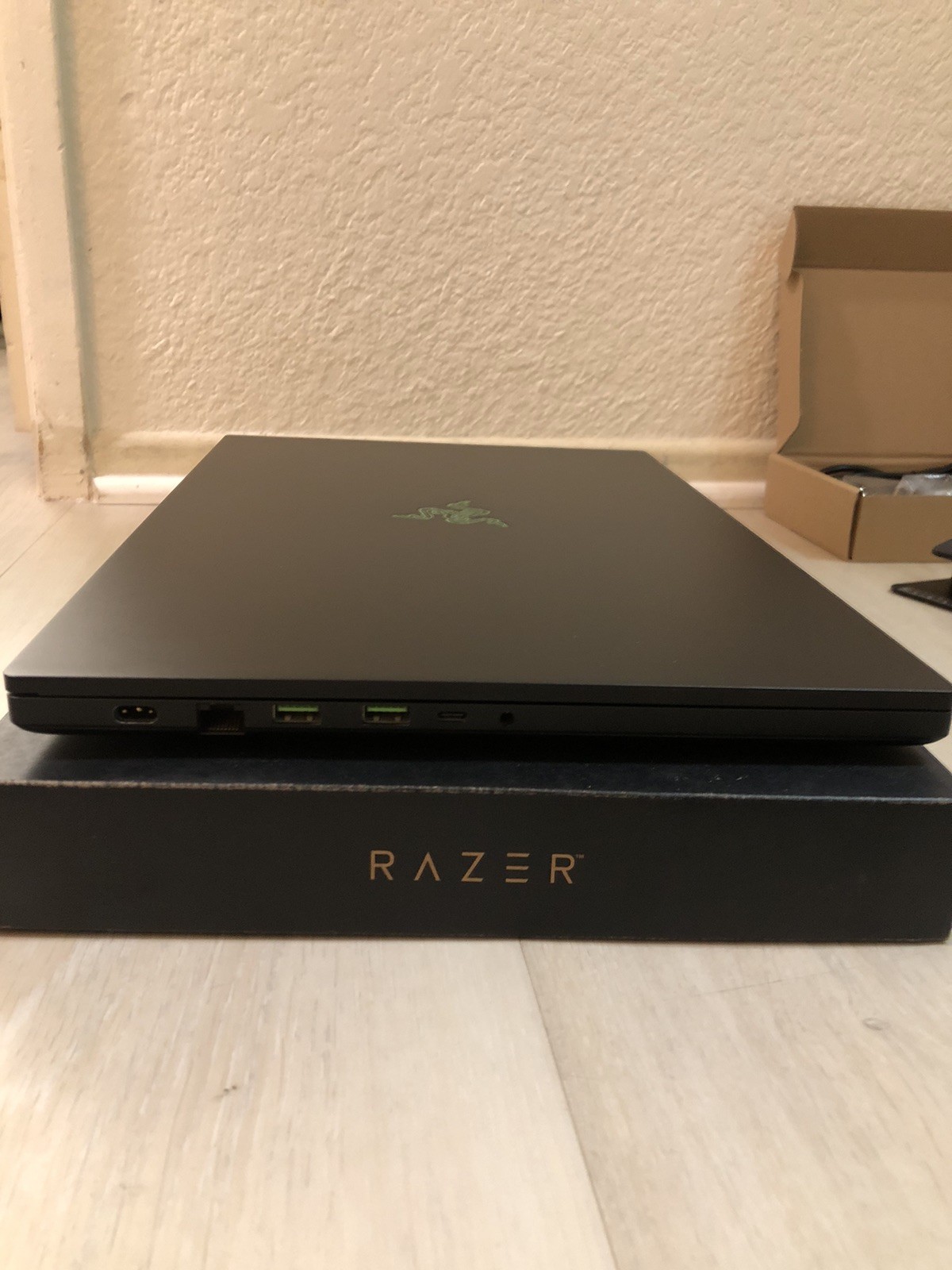 Razer Blade 17 2022 i9-12900H 4K UHD 144Hz 256GB SSD 8GB Ram RTX 3070Ti READ