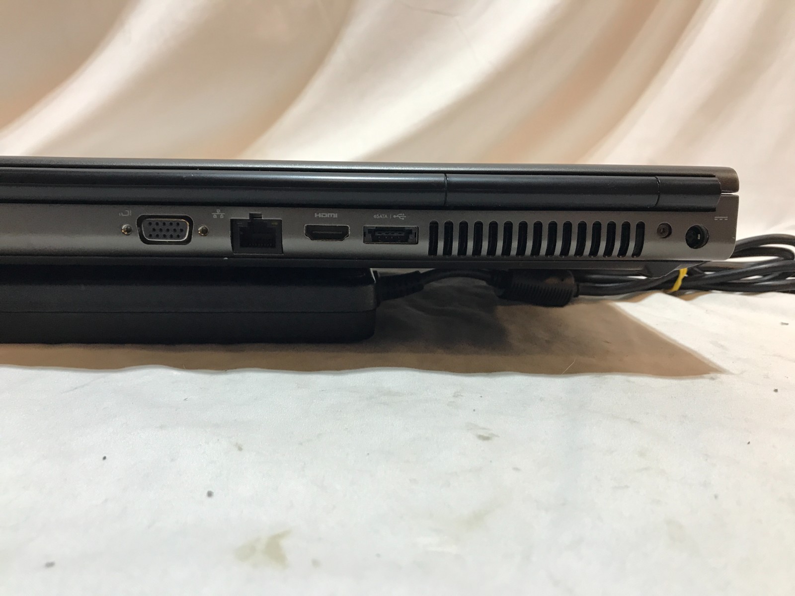Dell Precision M6800 Core i7-4800Q 2.7 Ghz 8GB Ram 500GB 17″ Win 10 small dent