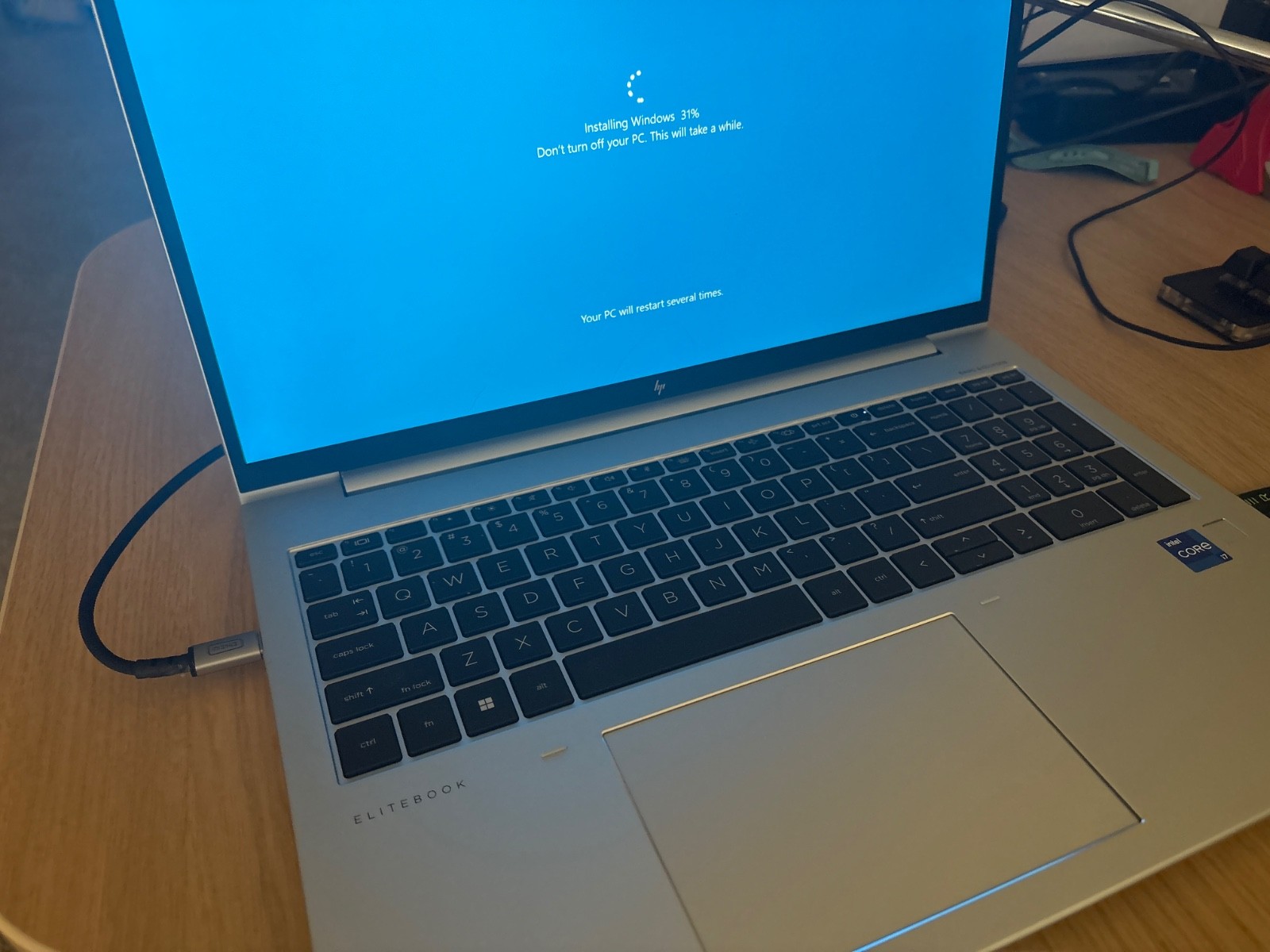 Hp elitebook 860 g9 Intel i7-1265U 10 cores 16gb ddr5 ram 239gb ssd drive