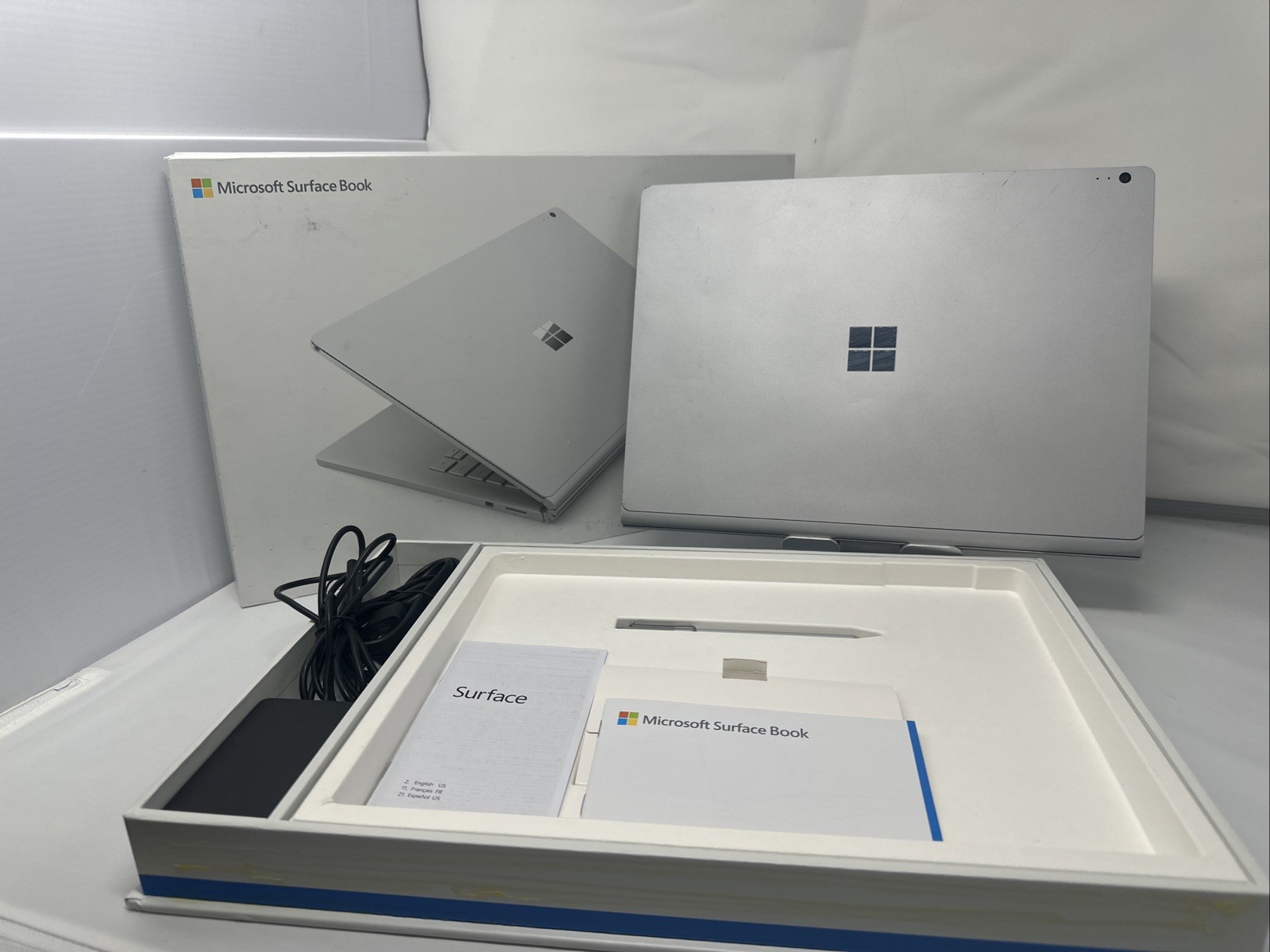 Microsoft Surface Book 1703 | i5-6300h@2.4GHz | 8GB RAM | 256GB SSD | WIN 10 PRO