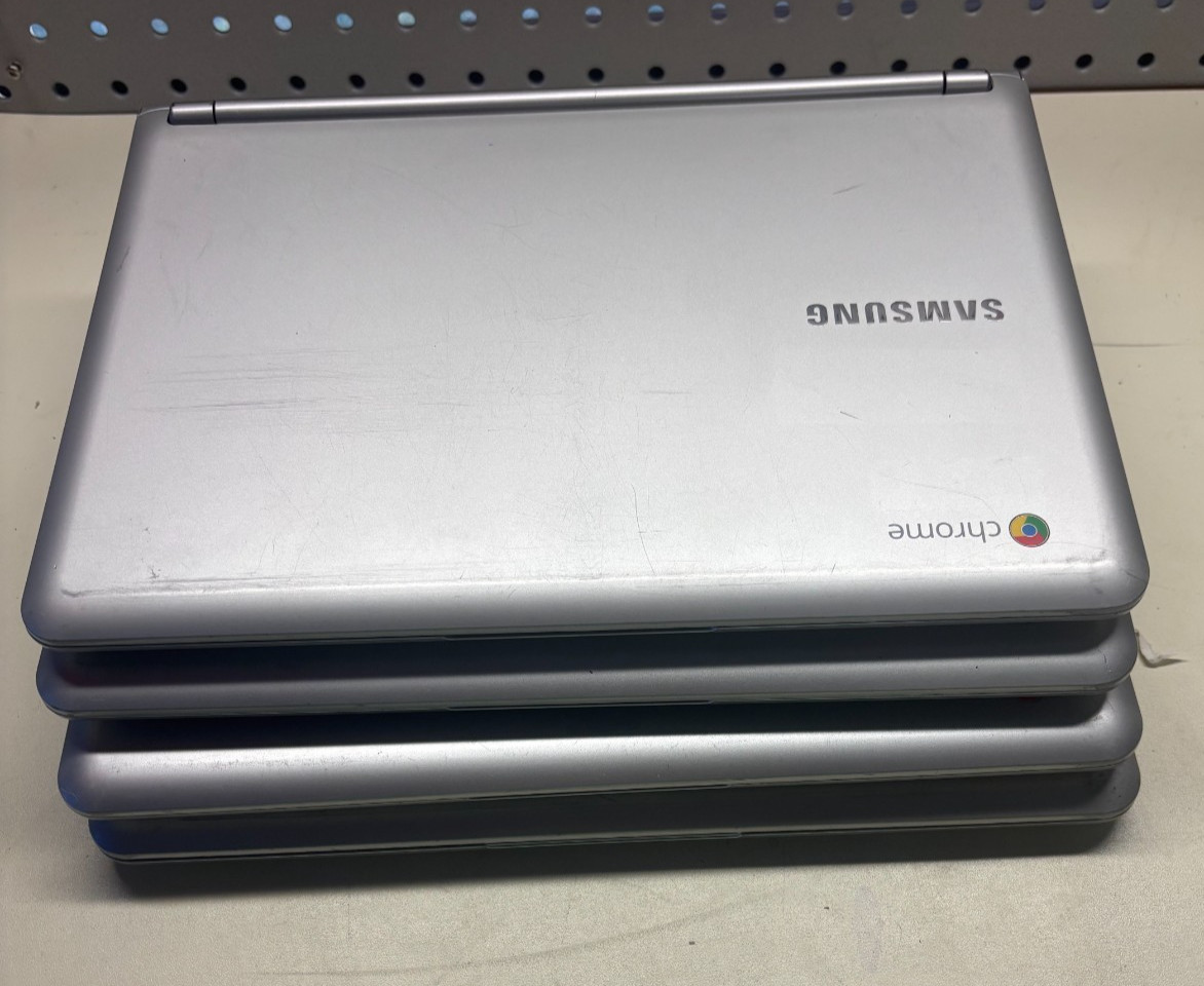 Lot of 4 Samsung Chromebook XE30C12 11.6 Laptop For Parts. No Power/LCD/Bezel