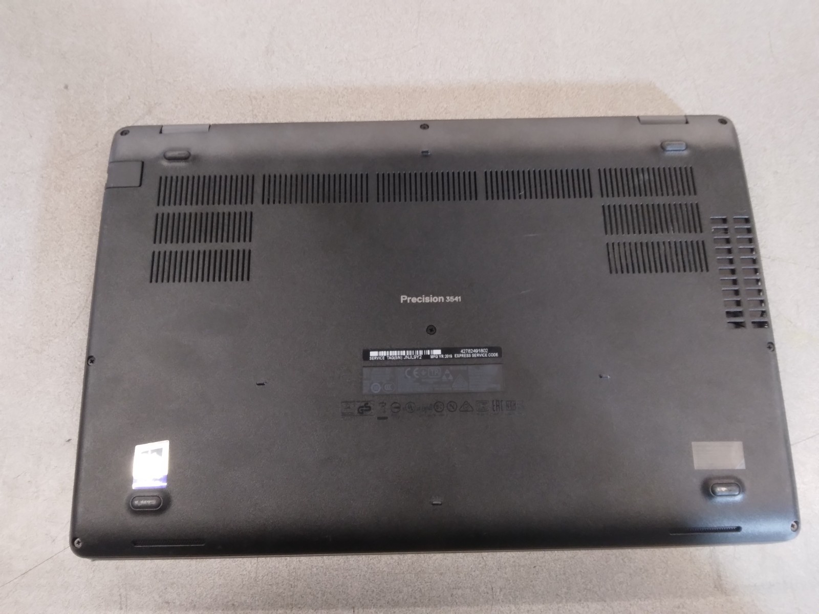 Dell*Latitude*3541*Intel*i7-9850H*512GB*NVMe*16GB*DDR4*Nvidia*Quadro*P620*No*OS