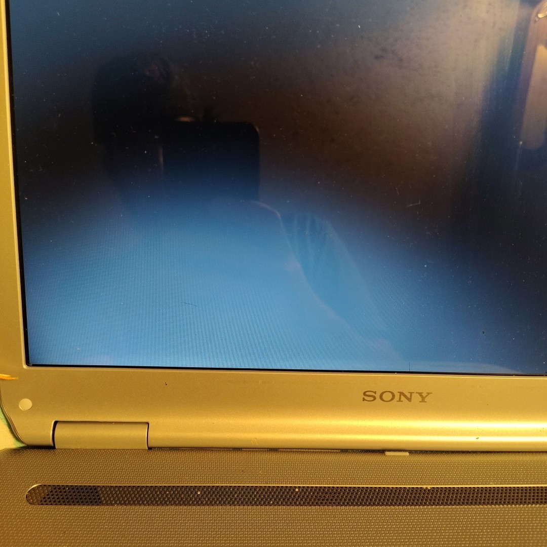 Sony VAIO Model PCG-7Z2L Silver 15.4″ Notebook Laptop – Powers On **READ DESC*