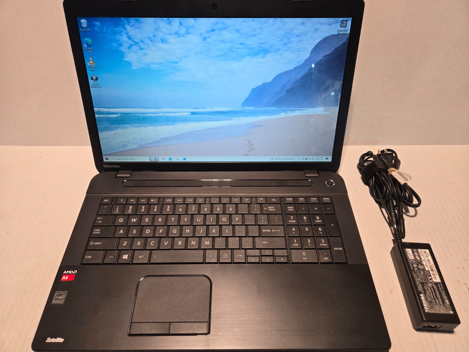 Toshiba Satellite C75D 17.3″ Laptop AMD A4-6210 4GB 500GB Win-10 DVD-RW Web-Cam