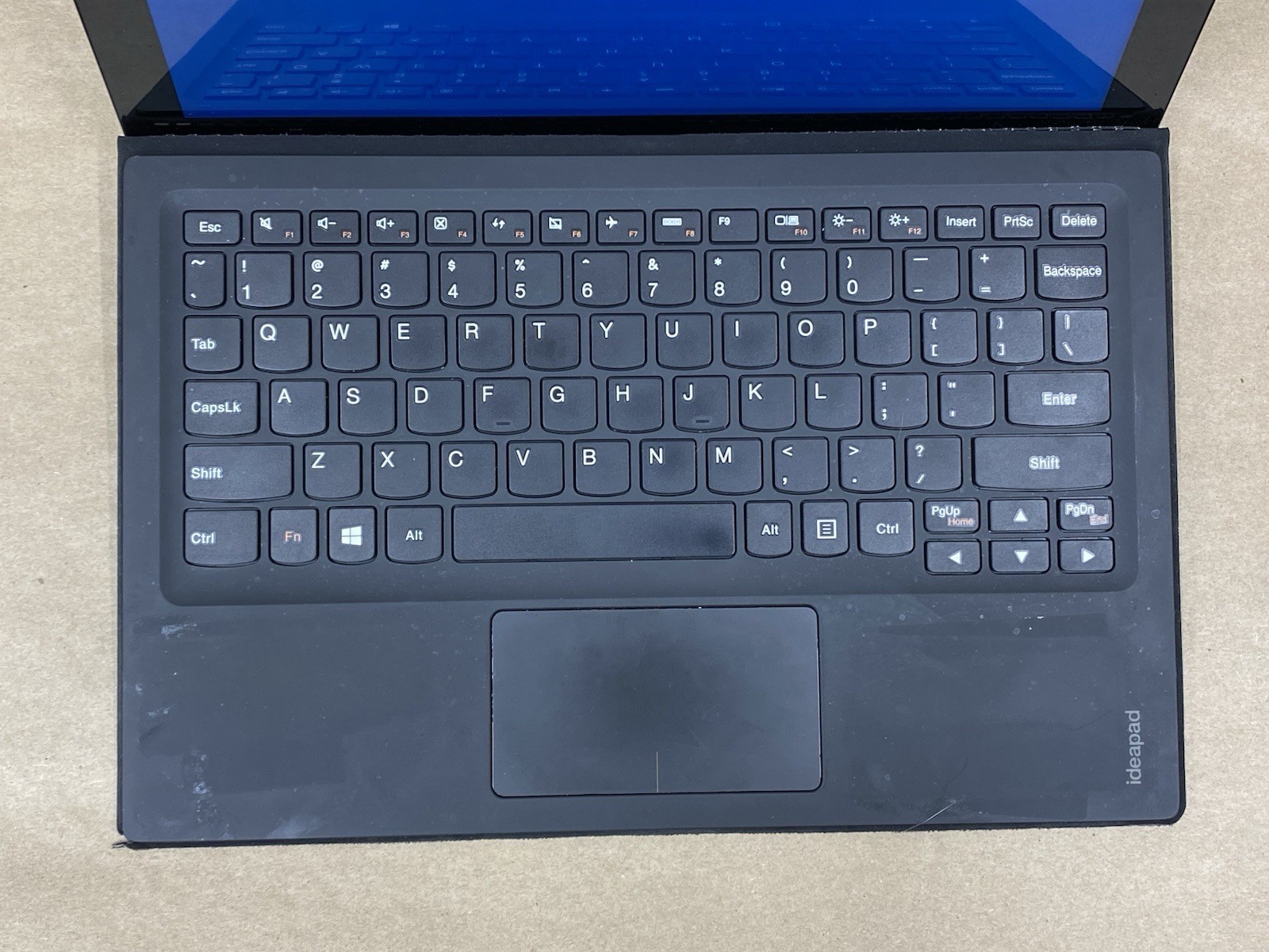 Lenovo 80QL – 12″ 2160*1440 – m5-6Y54 – 4GB – 128GB SSD – Win 10 Pro