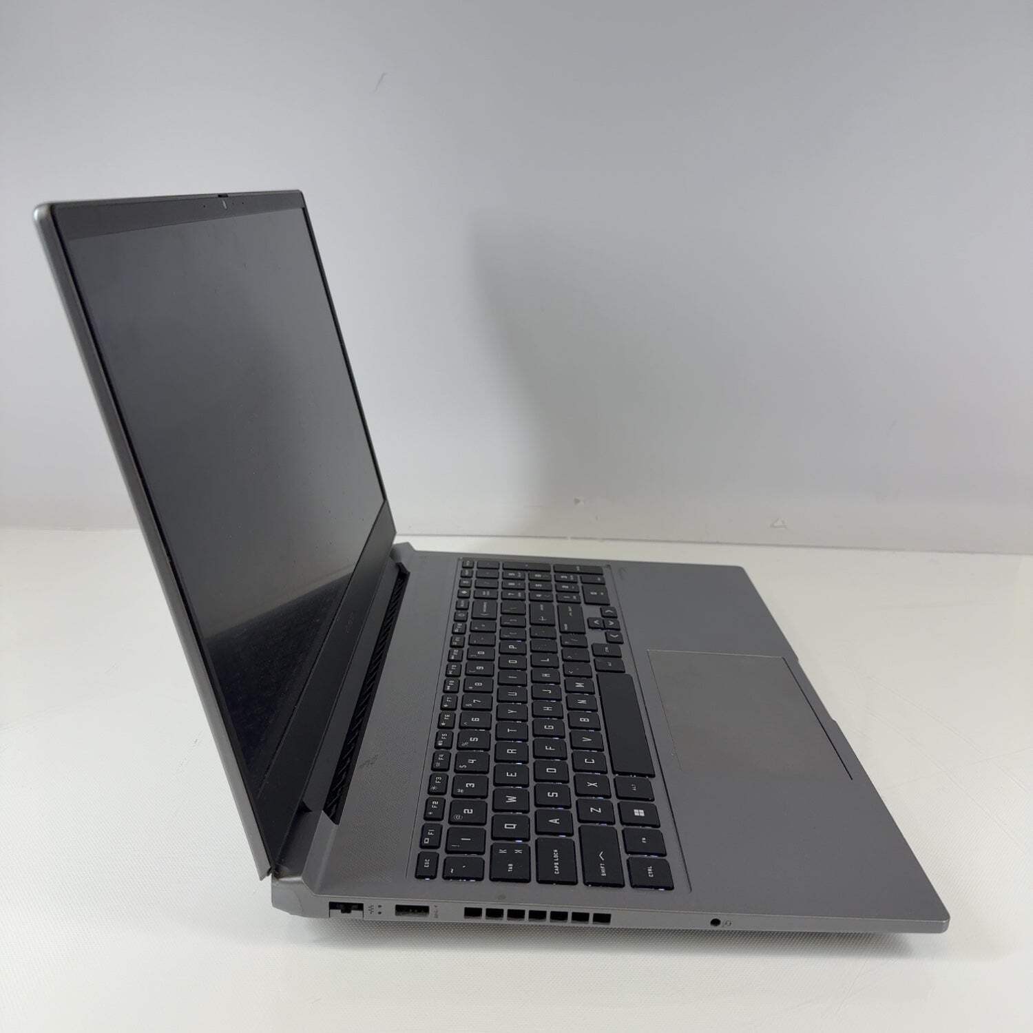 HP Omen 16-AE0073C1 16″ i7-14650HX 2.2GHz 32GB RAM 1TB SSD GeForce RTX 4060
