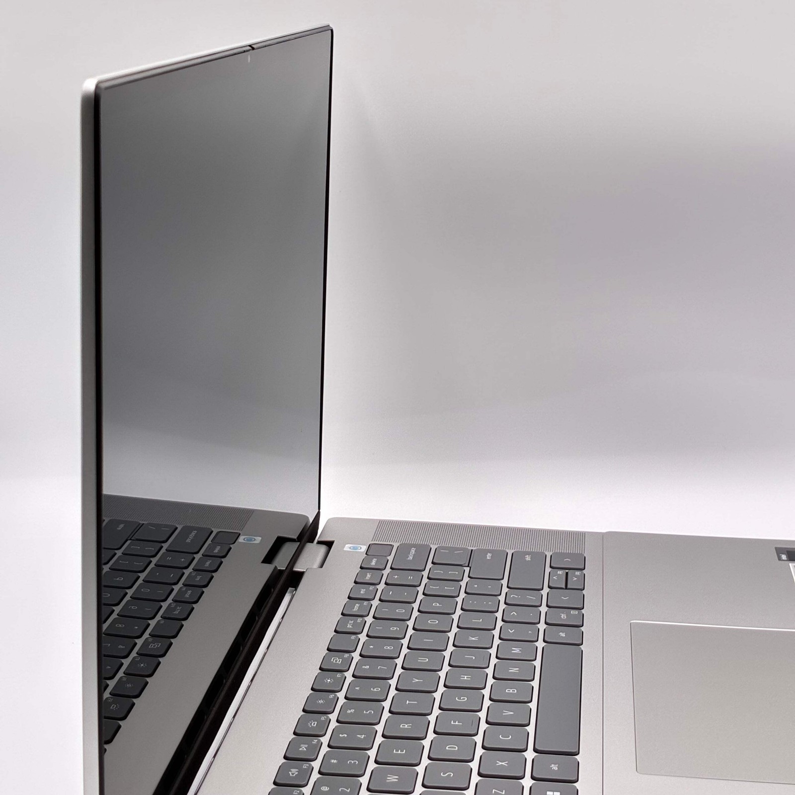 Dell Inspiron 16 7630 i7 13th Gen 16GB RAM 1TB Silver