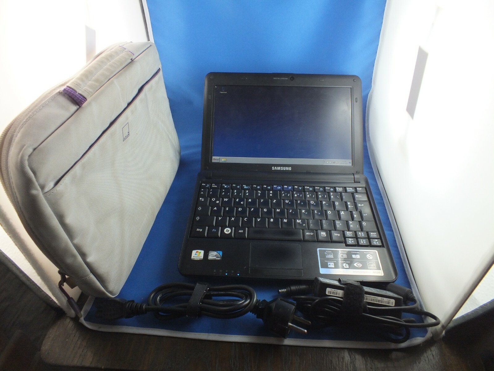Samsung N130 Netbook L 10 inch L F with Case with EXTRAS I Windows 7 Professional