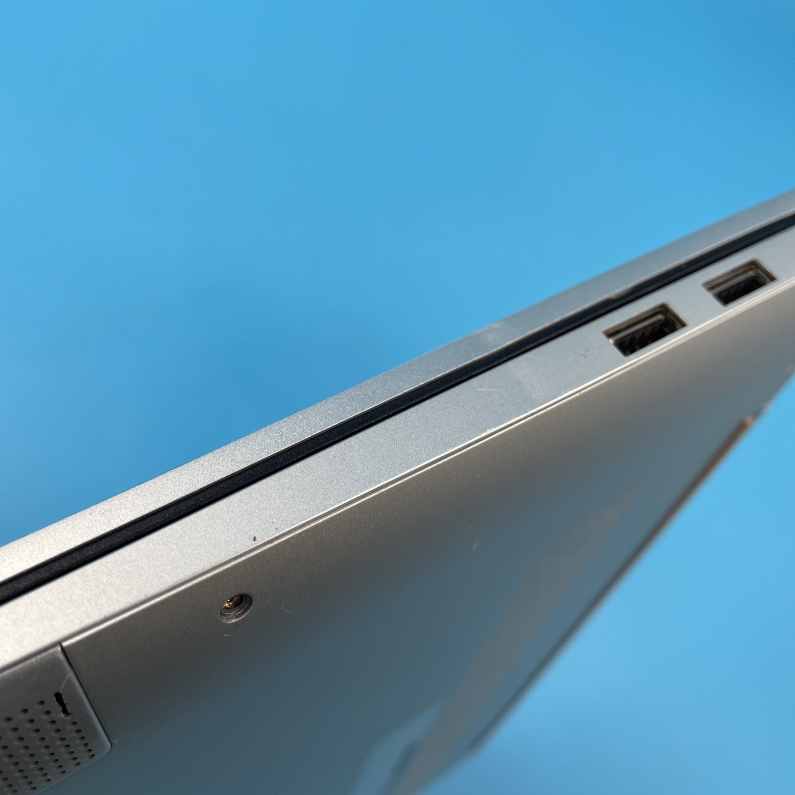 Dell Inspiron 7591 2-in-1 | i5-10210U | 8GB RAM | NO DRIVE | NO OS | 63% BATTERY
