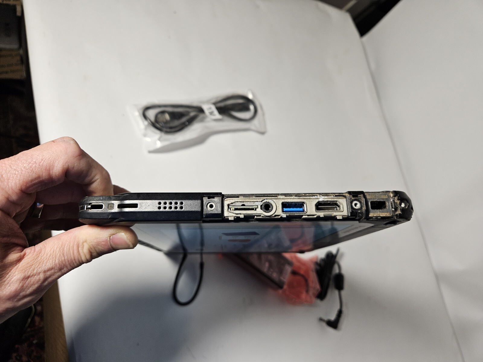 Panasonic ToughBook CF-20 10.1″ i5-6Y57 1.1GHz 8GB 256GB, WWAN 4G LTE ** READ**