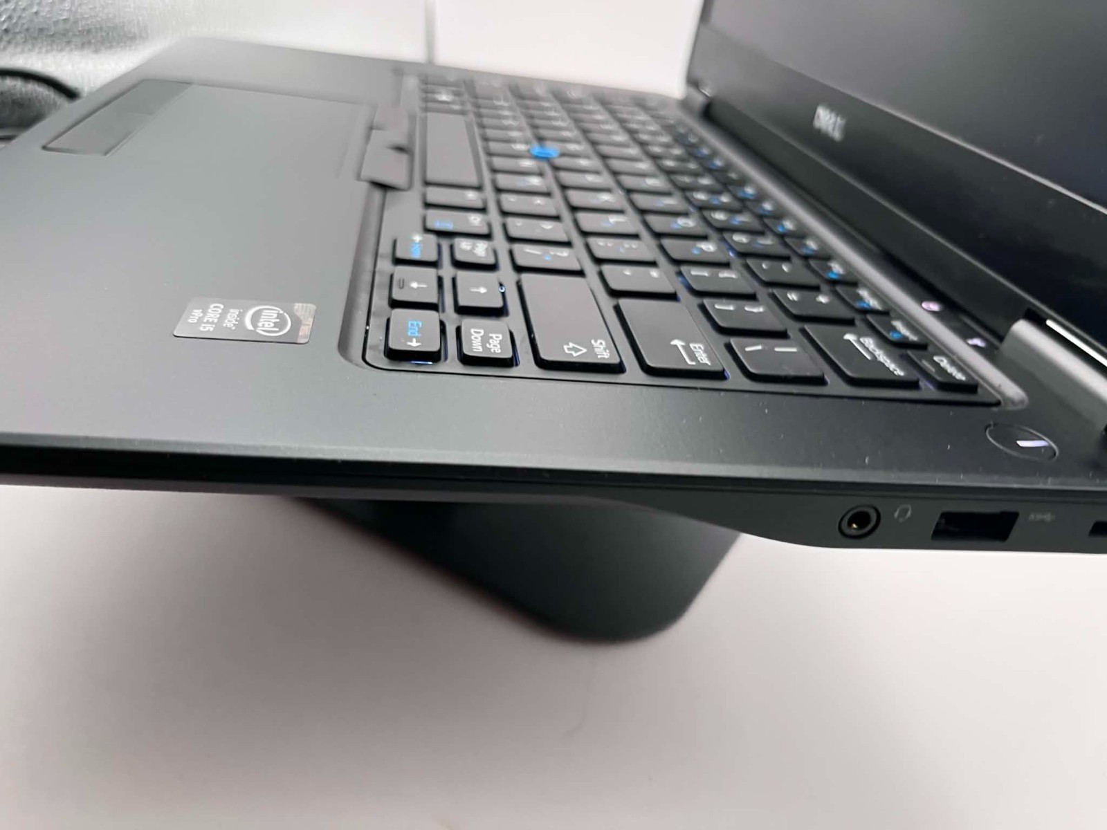 Dell Latitude |Linux Zorin |i5-5300U| 8GB|256GB SSD|Backlit Keys| 1 YR WARRANTY