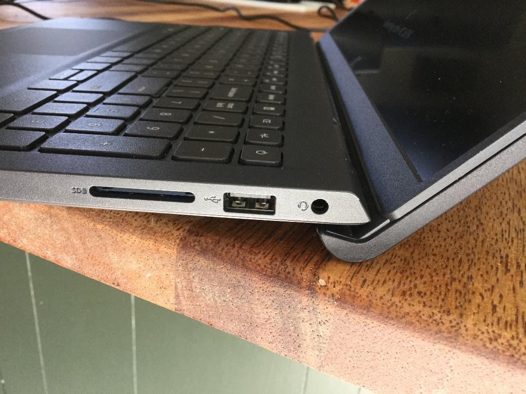 Apple iPod 6th Generation 128 GB + Dell Inspiron 15 DC15255 AMD Ryzen 3 Laptop