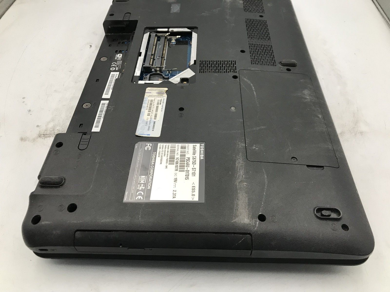 TOSHIBA SATELLITE C675D S7101 – FOR PARTS/BAD RAM SLOTS – AMD E 300 – READ – BB!