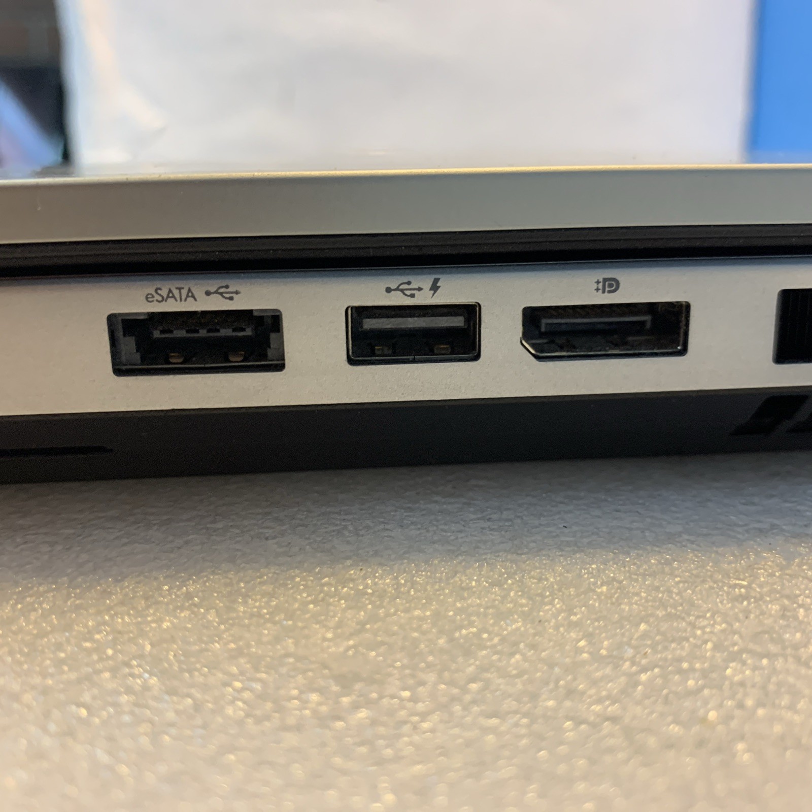🔥 HP Elitebook 8460p 14″ CPU 4GB FireWire DP WiFi Bluetooth Webcam Win XP SP3