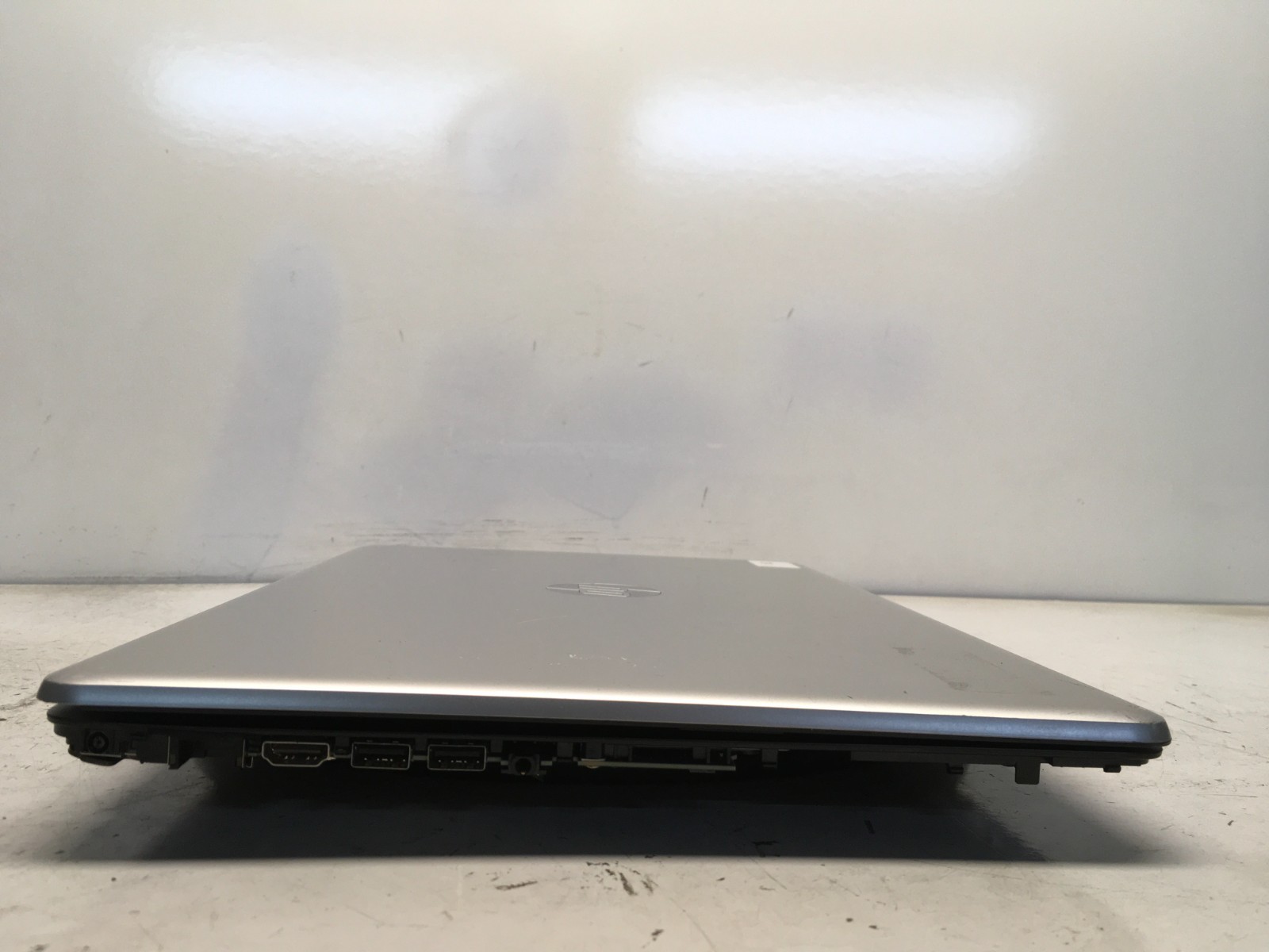HP 17-CA1 AMD Ryzen 3 3200U 2600MHz 8 GB NO HDD