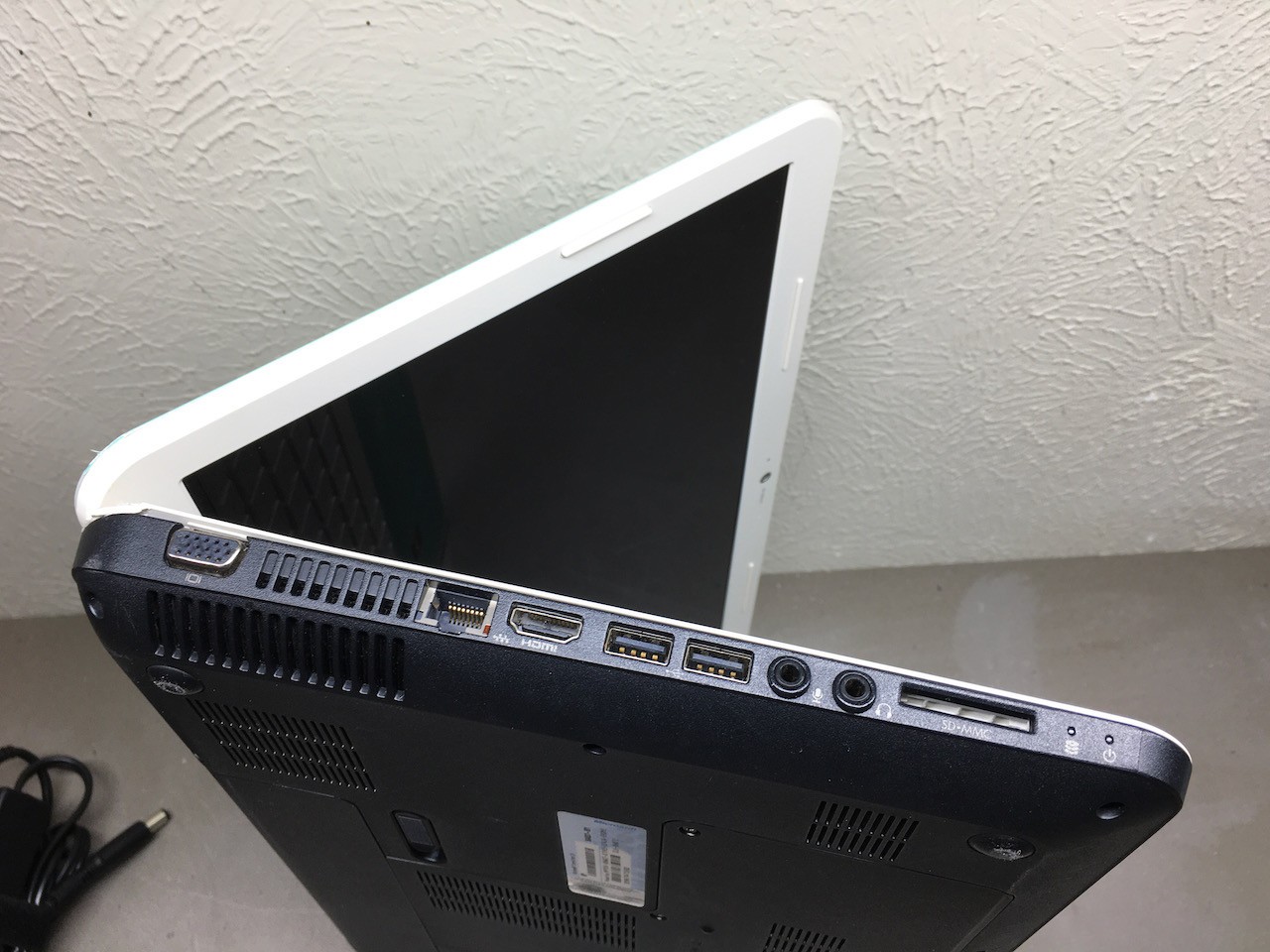 HP Pavilion G6 AMD A4-3300M 1.90GHz 6GB 120GB SSD [ Flowers ] Windows 10