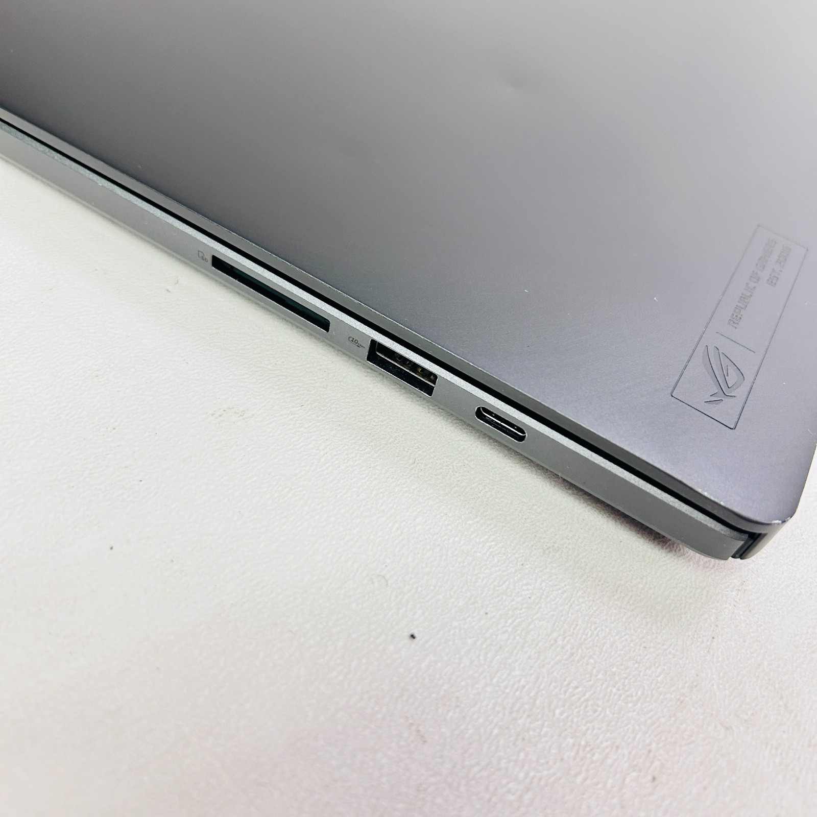 ASUS ROG Zephyrus G16 OLED (Core Ultra 9 185H, 16GB/500GB SSD, RTX 4070) Laptop
