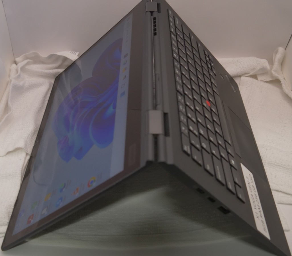 Lenovo X1 Yoga 3rd Gen ThinkPad 14″ Touch Intel i5-8350U 8GB 256GB NVMe Win 11