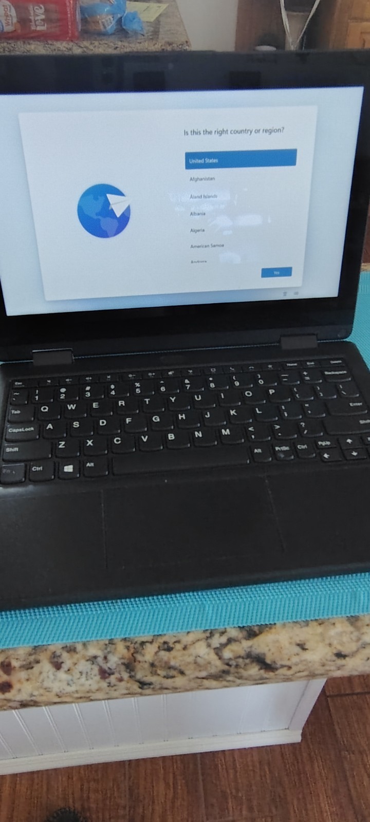 Lenovo Yoga convertible Laptop W11