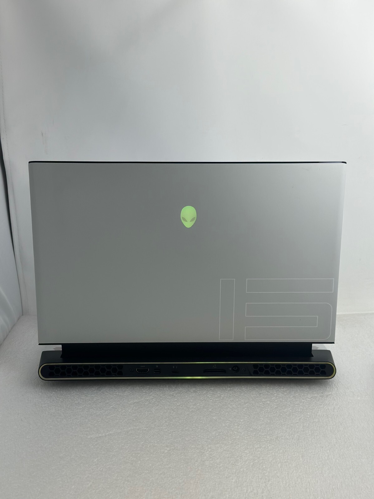 Alienware M15 R3 Intel Core 10th Gen. i9-10980HK GeForce RTX2080 8GB DDR6 – READ