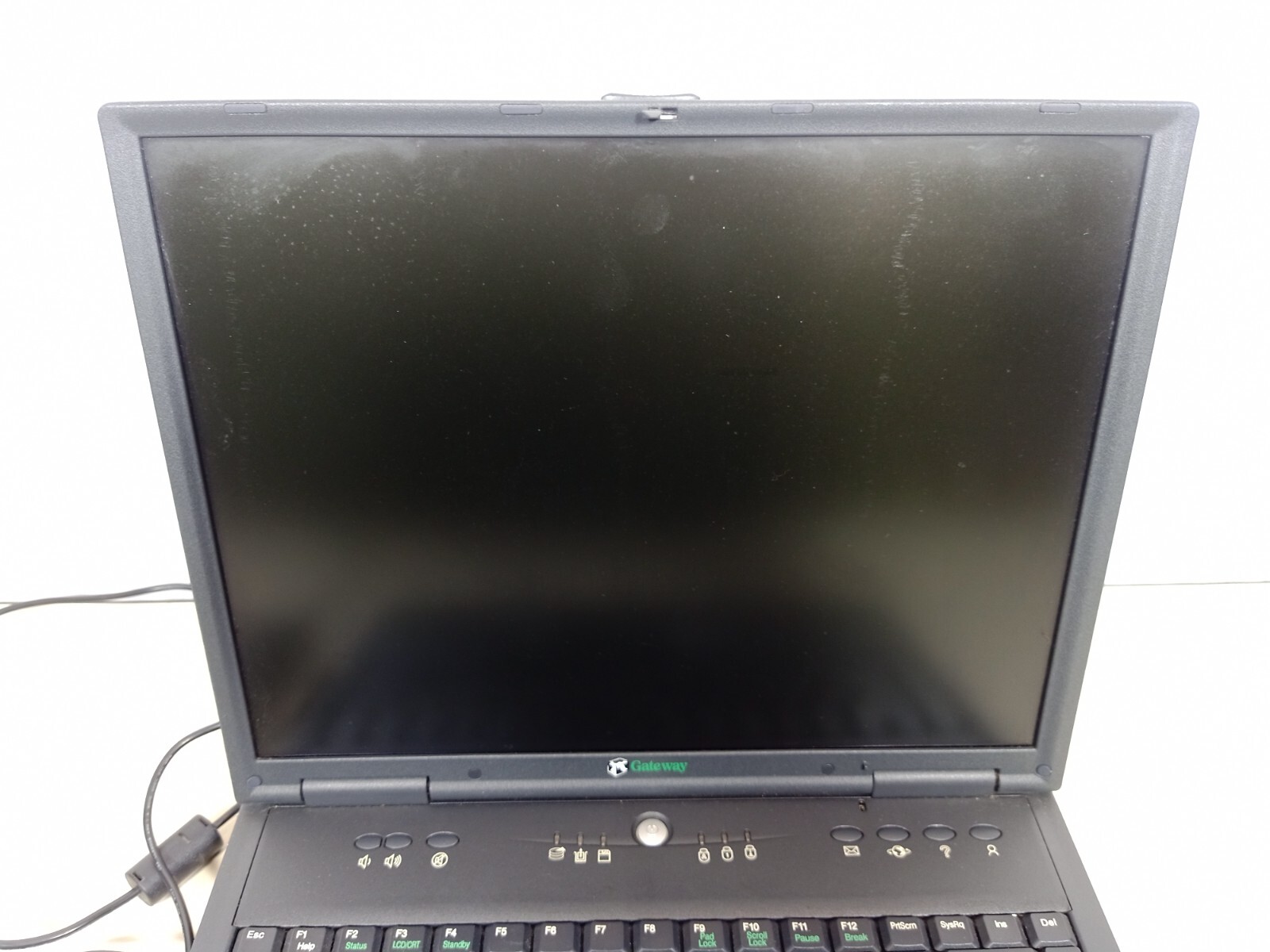 Vintage Gateway Solo 9500 Laptop Pentium III 745MHz 128MB RAM 20GB HDD WinXP