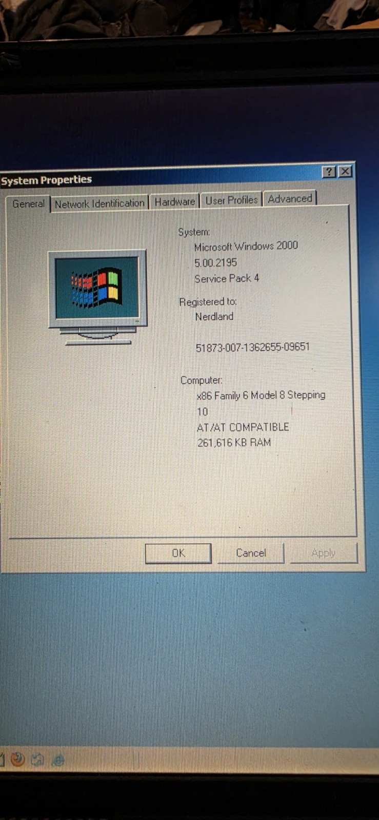 Vintage Retro IBM Thinkpad T20 Laptop Windows 2000 Serial CD Read Description