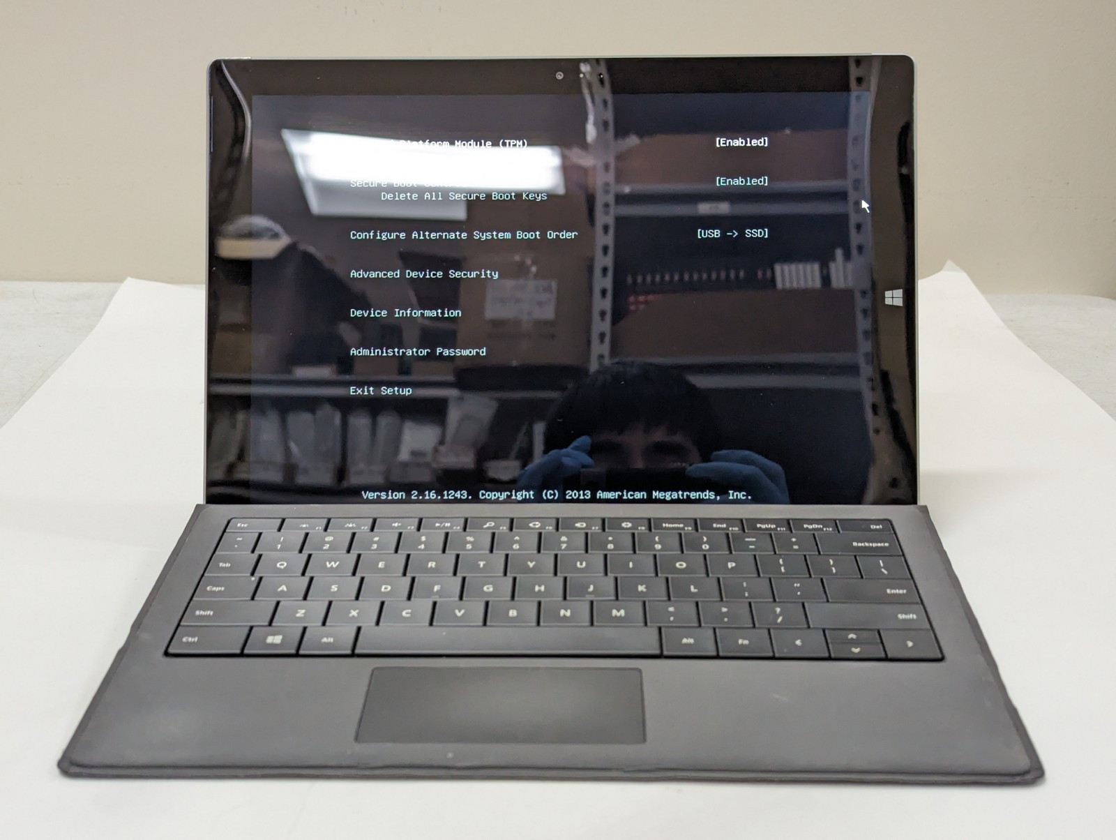 Microsoft Surface Pro (1st Gen) 10.6″ 9SR-00001 64GB Platinum Wi-Fi – Re – 3QHC