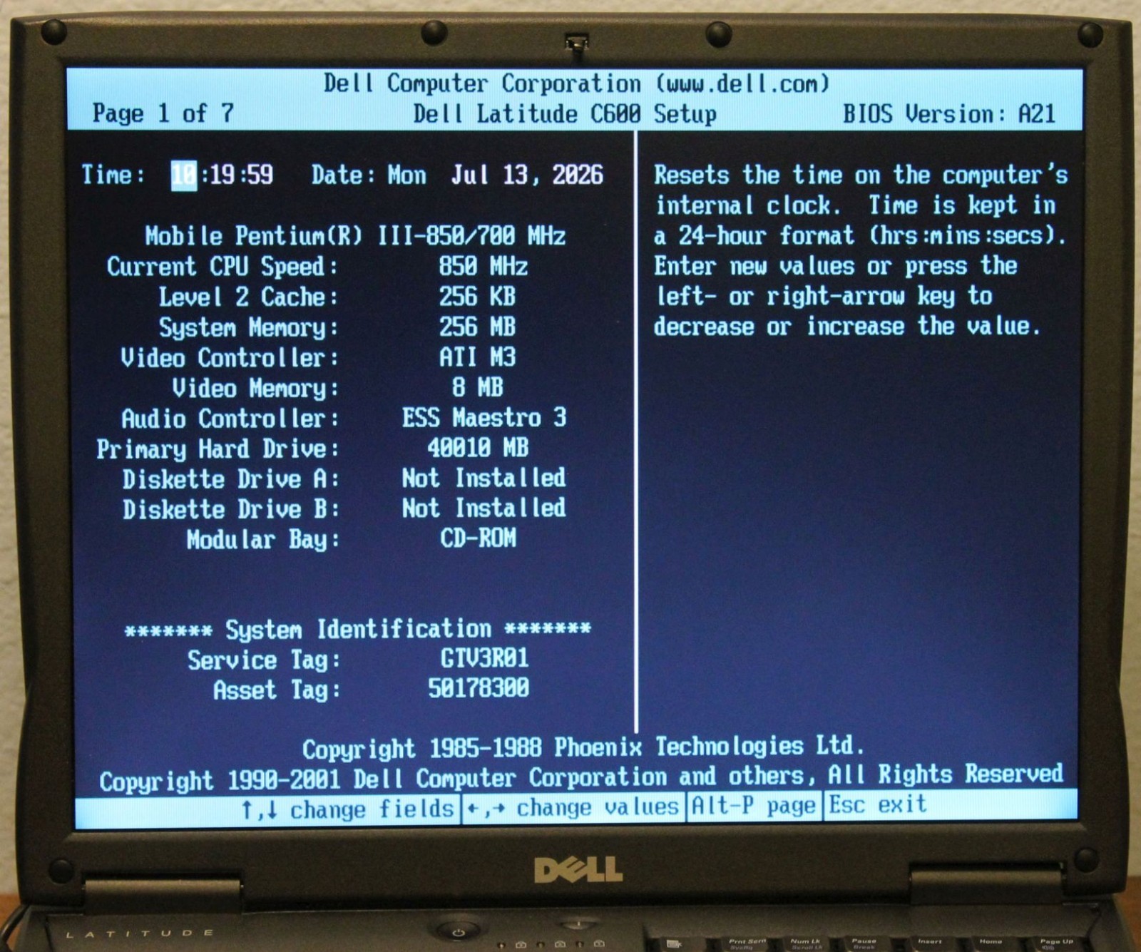Dell Latitude C600 PP01L Laptop Windows 98se,40GB HD,256MB RAM,CD,Charger