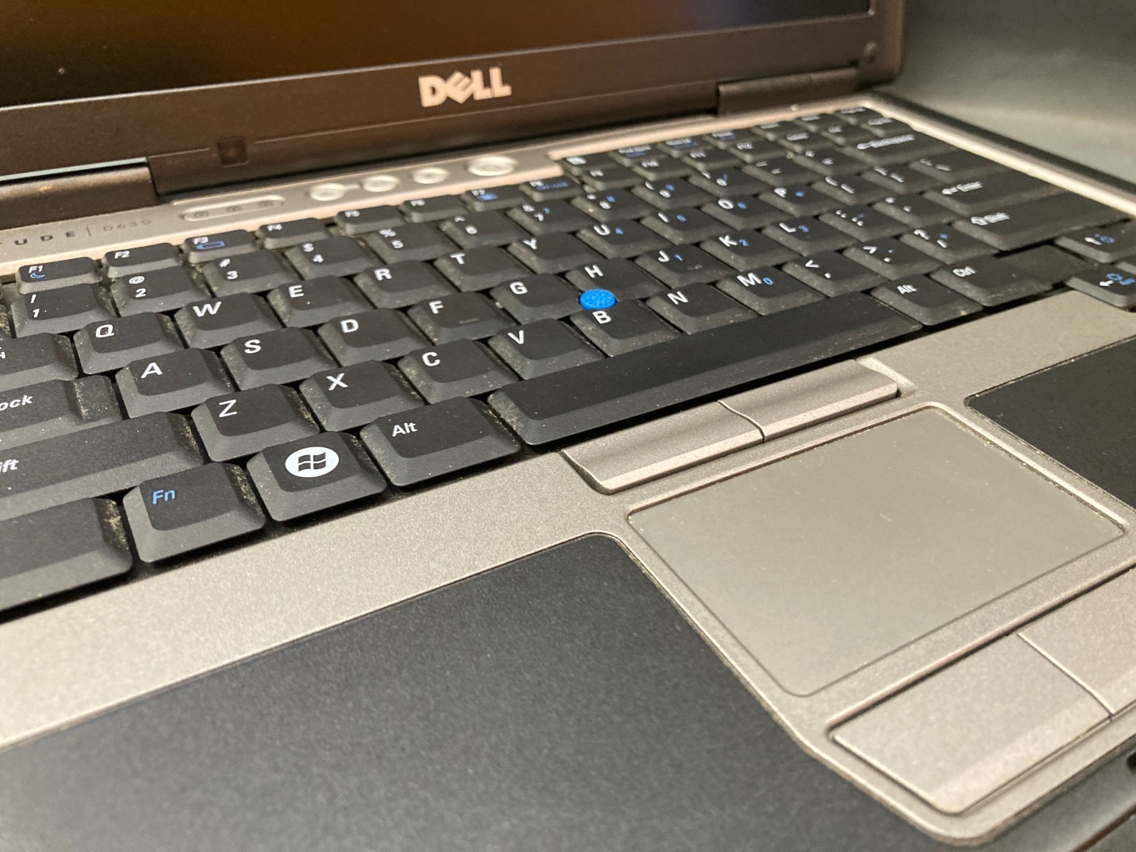 Dell Latitude D630 Intel Core 2 Duo 2.20GHz 2GB RAM 14″ Laptop (NO HDD/OS)