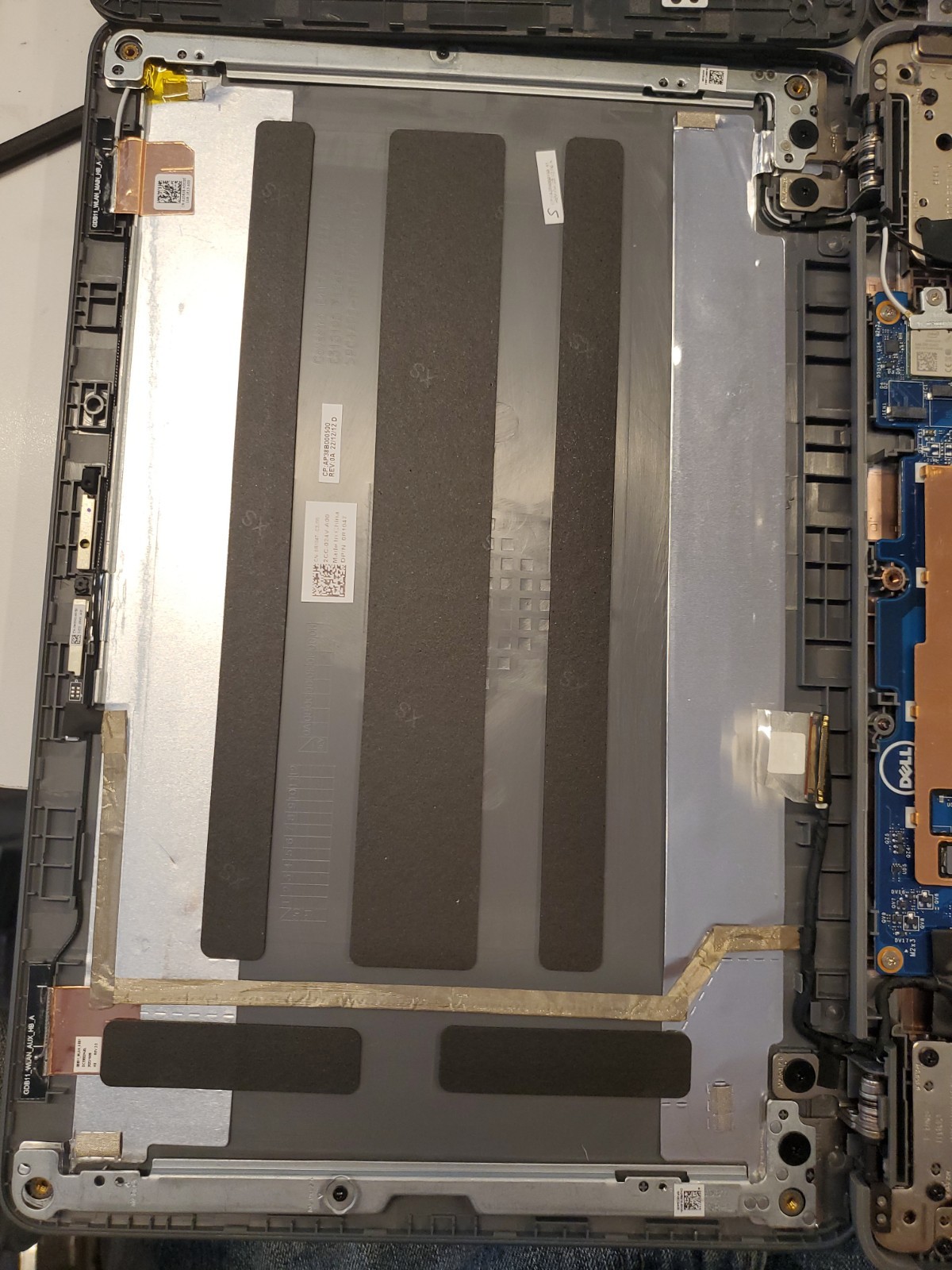 Dell Latitude 3120 11.6″ P32T001 – Damaged Lcd, NO Boot, NO Backlight