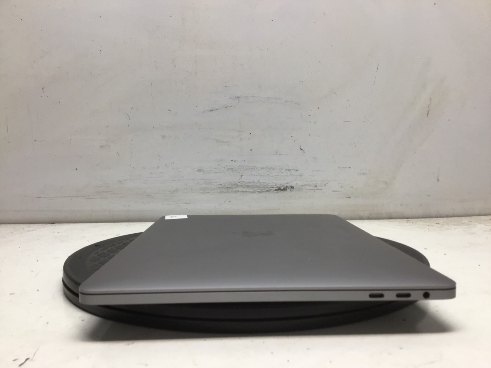Apple MacBook Pro A1708 Intel Core i5 3.1GHz 8GB 250GB SSD MacOS Ventura