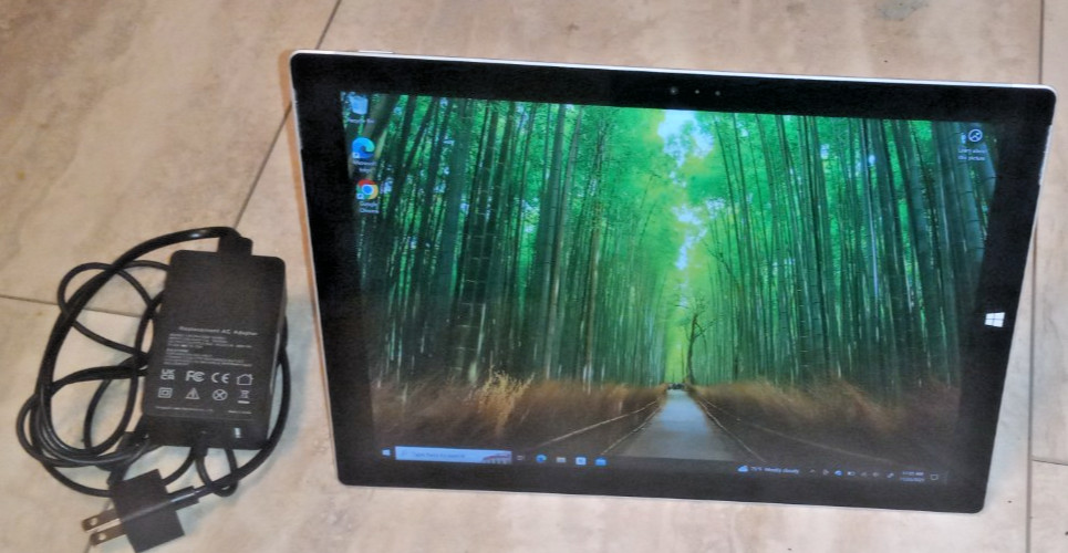 Microsoft Surface Pro 3 with detachable keyboard Intel i5 8GB Ram 256GB SSD