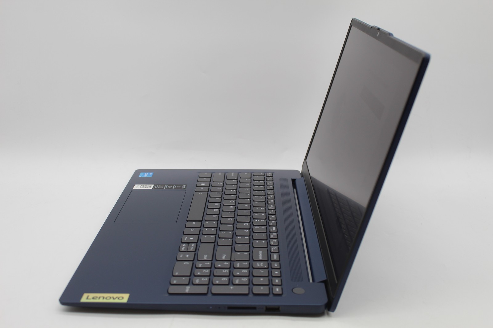 Lenovo IdeaPad Slim 3 15IRU8 Core i3-1315U 1.2GHz 8GB 256GB SSD PC1795873