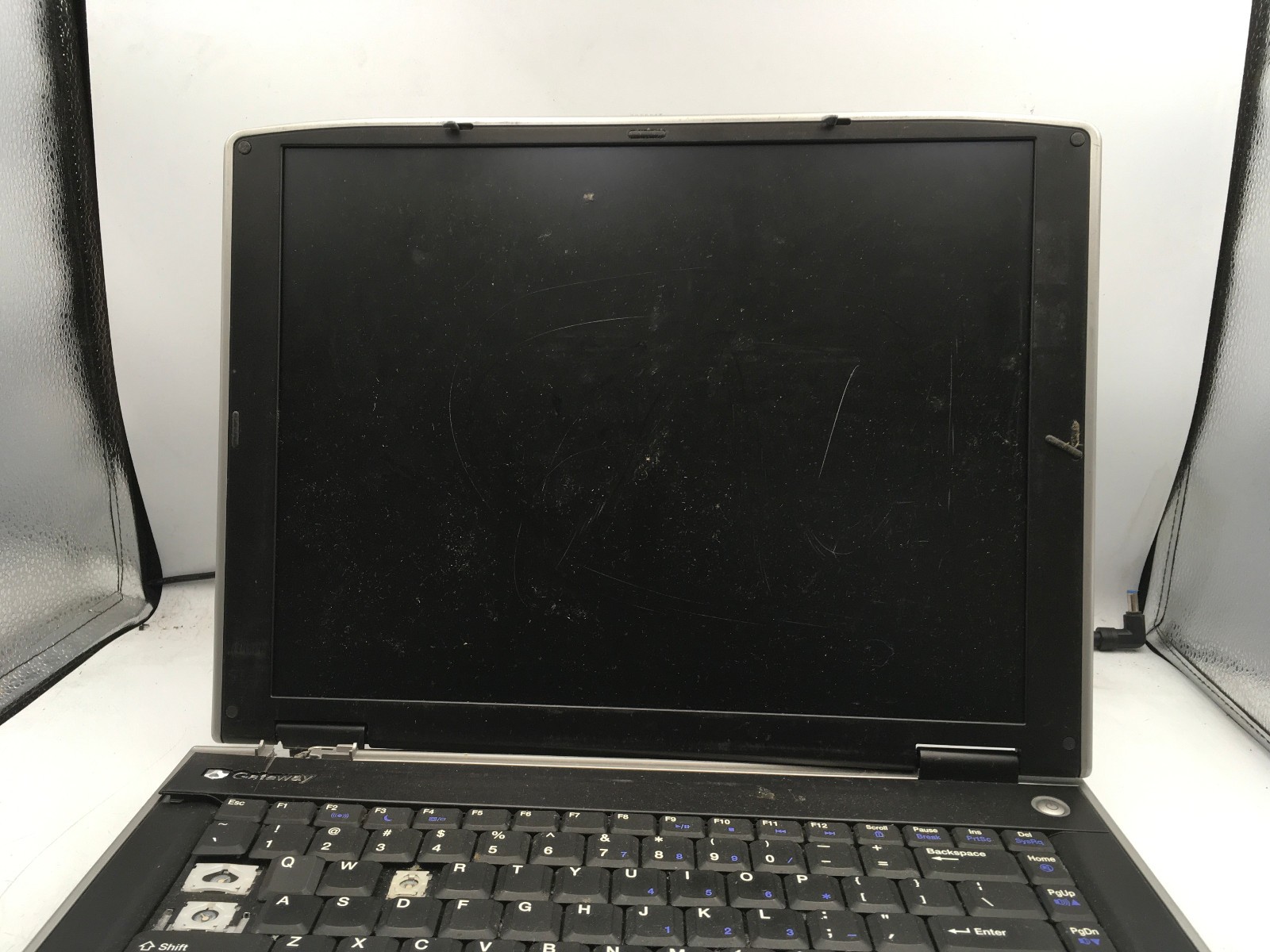 GATEWAY MA1 M460 – FOR PARTS/BAD HINGE/ NO POWER – INTEL CELERON M – 1GB RAM -BB