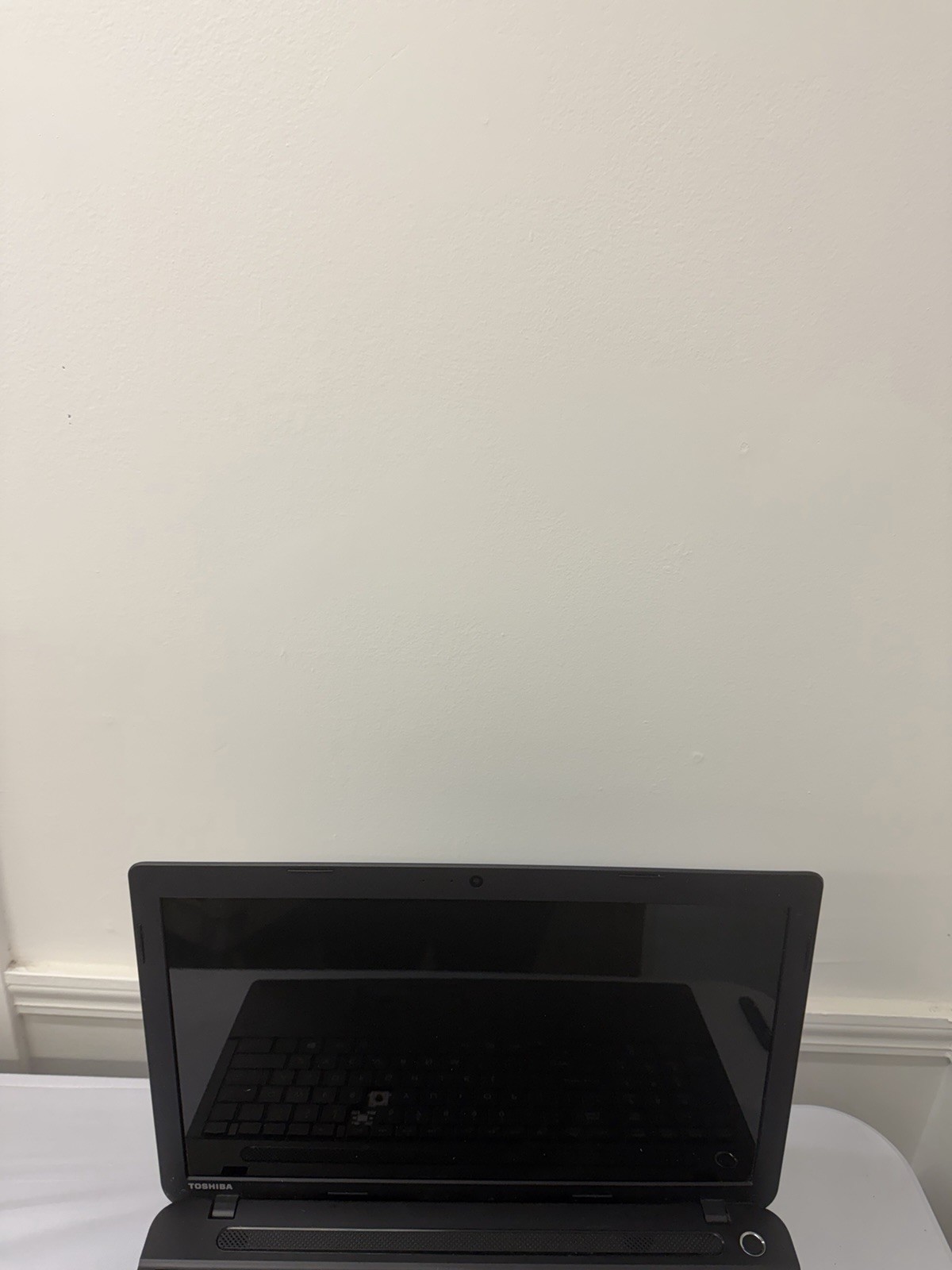 Toshiba Satellite C55-A5300 Laptop – Screen has Pixel Streaks – Read Des