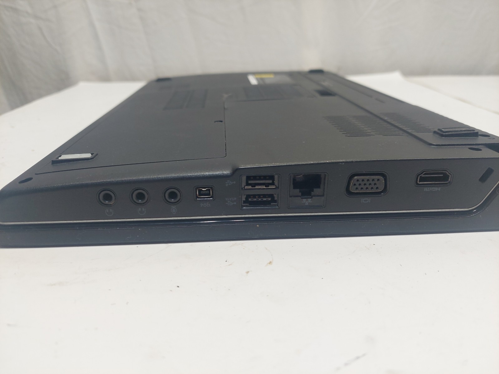 DELL STUDIO 1555 PP39L – FOR PARTS – INTEL CORE 2 DUO 15″ Untested No Cord
