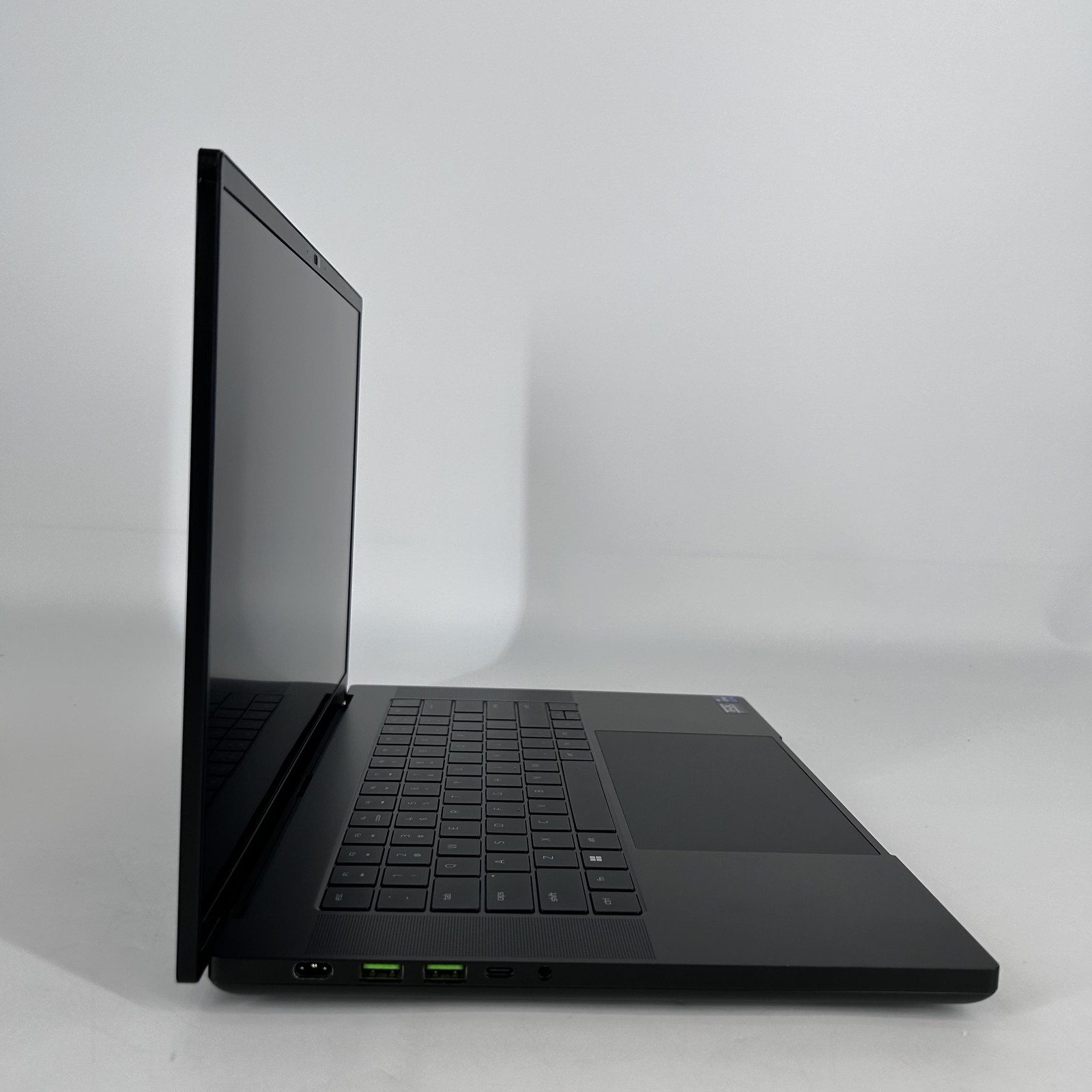 Razer Blade 16 120Hz UHD+ 2.2 GHz i9-13950HX 32GB 1TB/1TB NVIDIA RTX 4090 READ