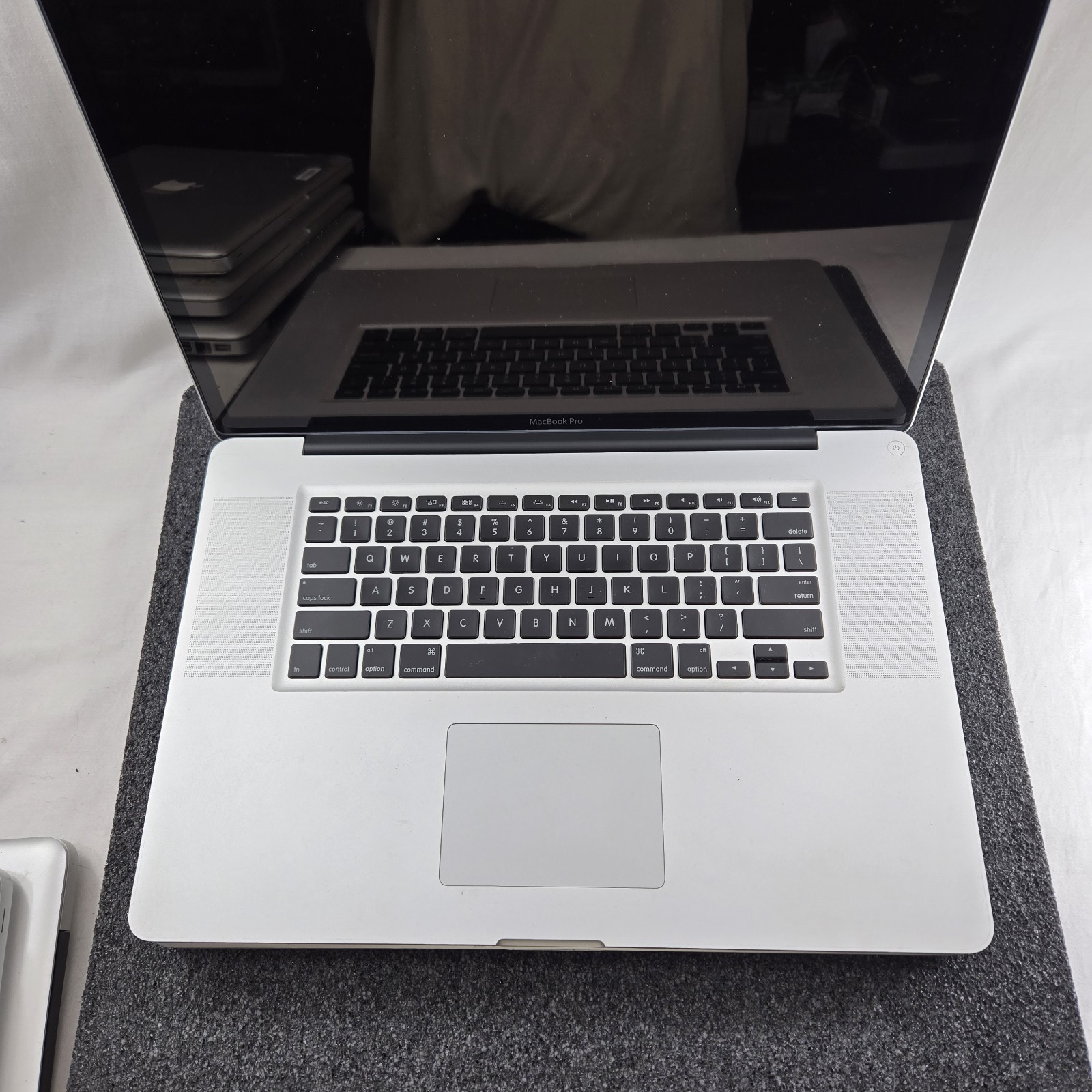Lot of (5) Apple MacBook Pro A1286 Core 2 Duo – Mixed condition — PARTS