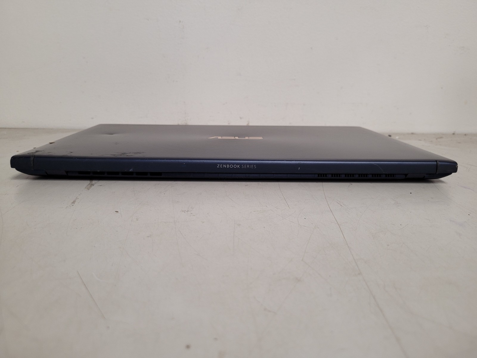 Asus zenbook 15 15.6″ i7-10510u 1.8ghz 16gb onboard ram 256gb ssd read 072882038