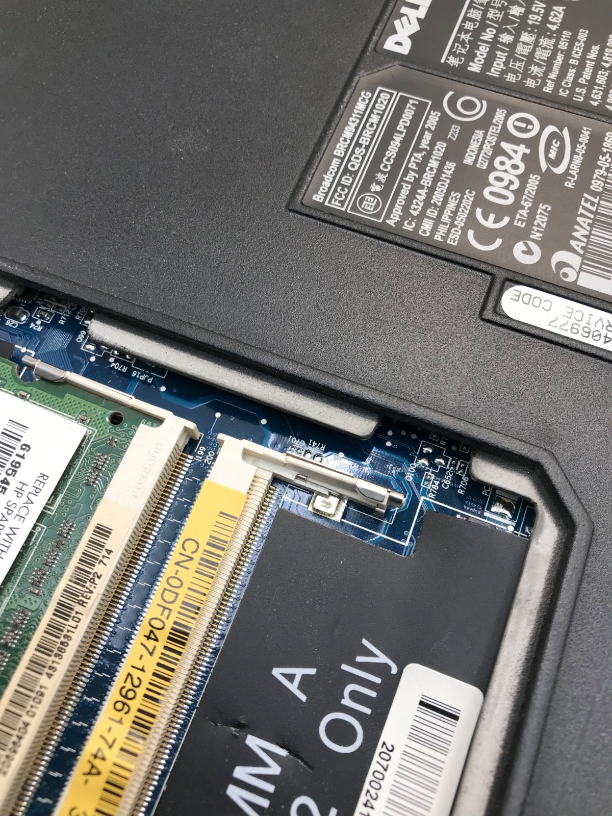 Dell Inspiron 9400 Workstation Intel Core Duo 17″ Laptop-BROKEN RAM CLIP- MZ