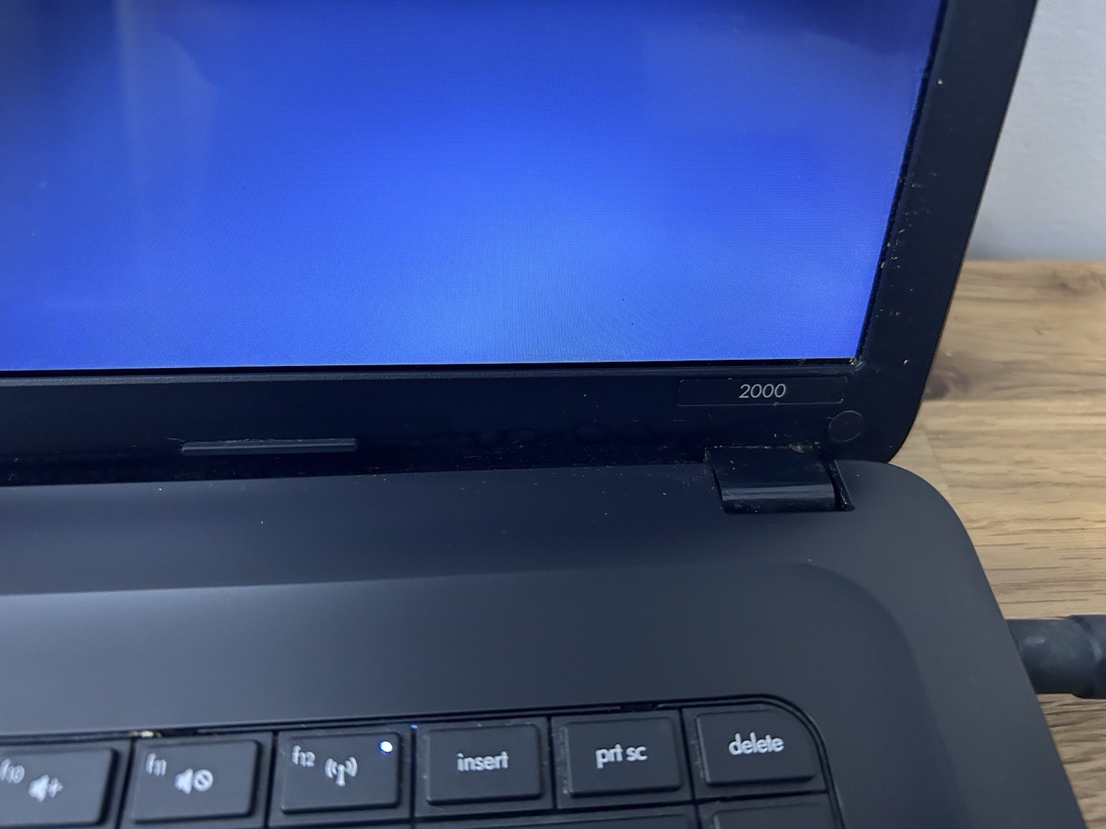 HP 2000 2B19WM NOTEBOOK AMD E 300 4GB RAM Windows 300GB HD