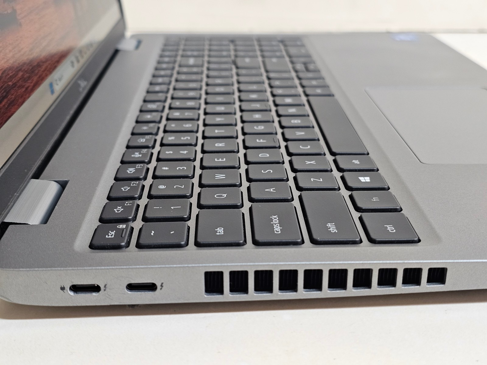 Dell Latitude 5520 Laptop – 2.6 GHz i5-1145G7 16GB 512GB 15.6″ Touchscreen SP31