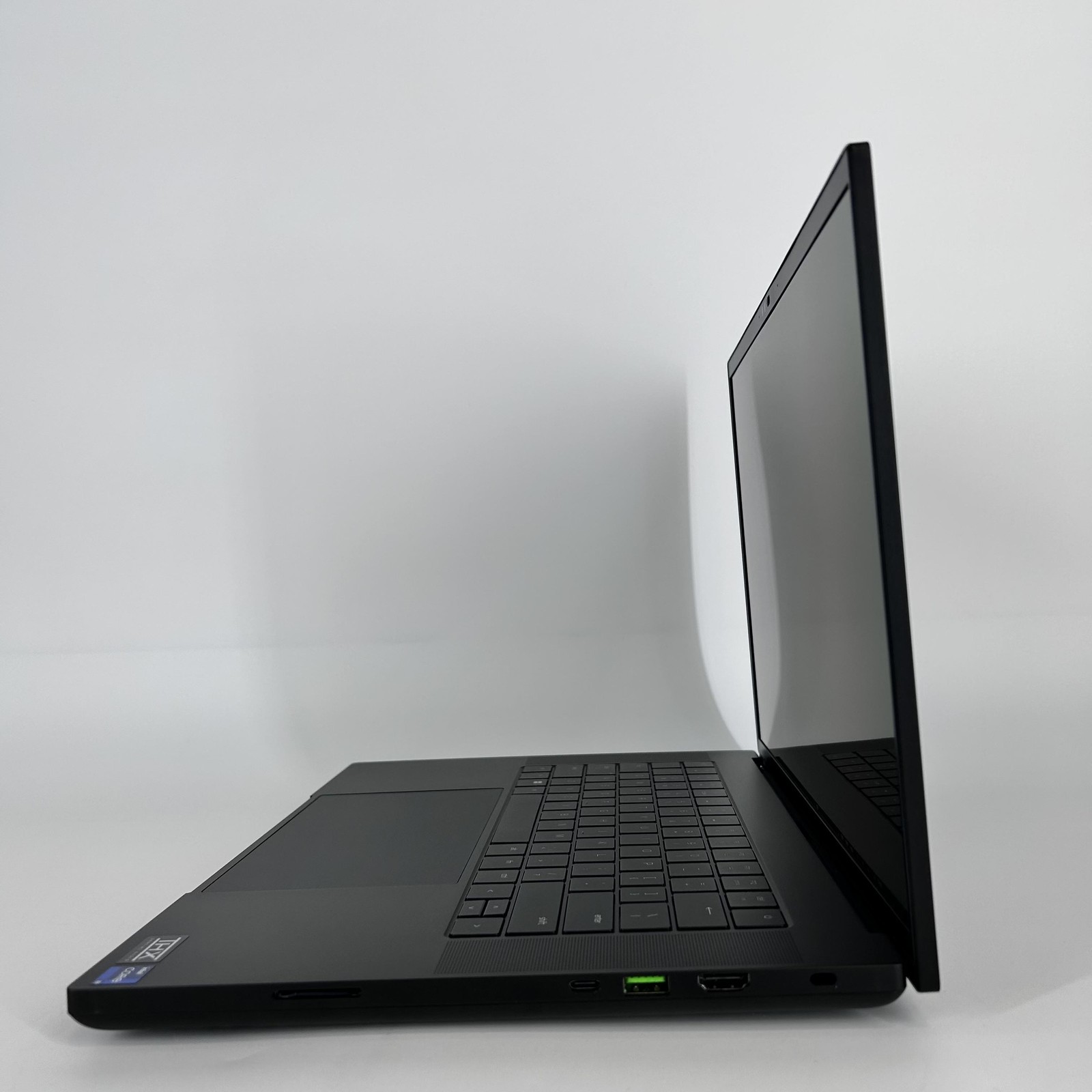 Razer Blade 16 240Hz QHD+ 2.2 GHz i9-14900HX 32GB 1TB SSD RTX 4070 Excellent