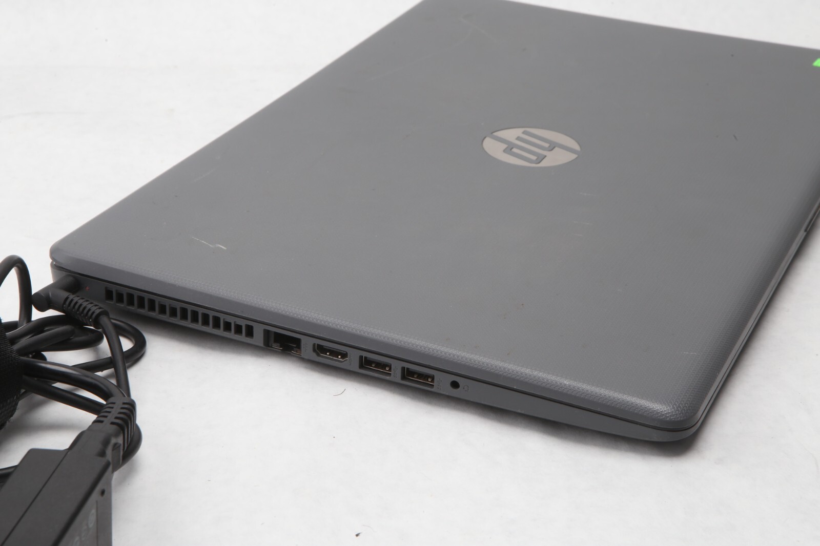 HP 15-bs051od 15.6″ / Intel Core i3-7100U @ 2.40GHz 6GB RAM 240gb SSD WIN 10 E42