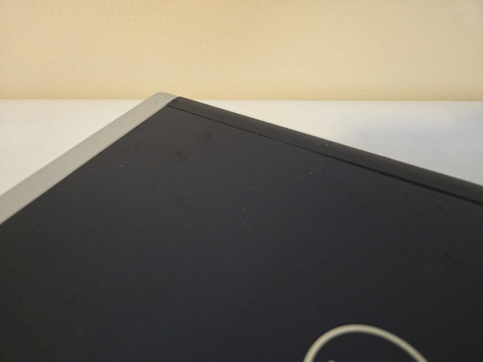DELL XPS M1330, Intel Graphics, Core 2 Duo 1.66GHz 2GB Ram, 250gb Hdd, W-Vista